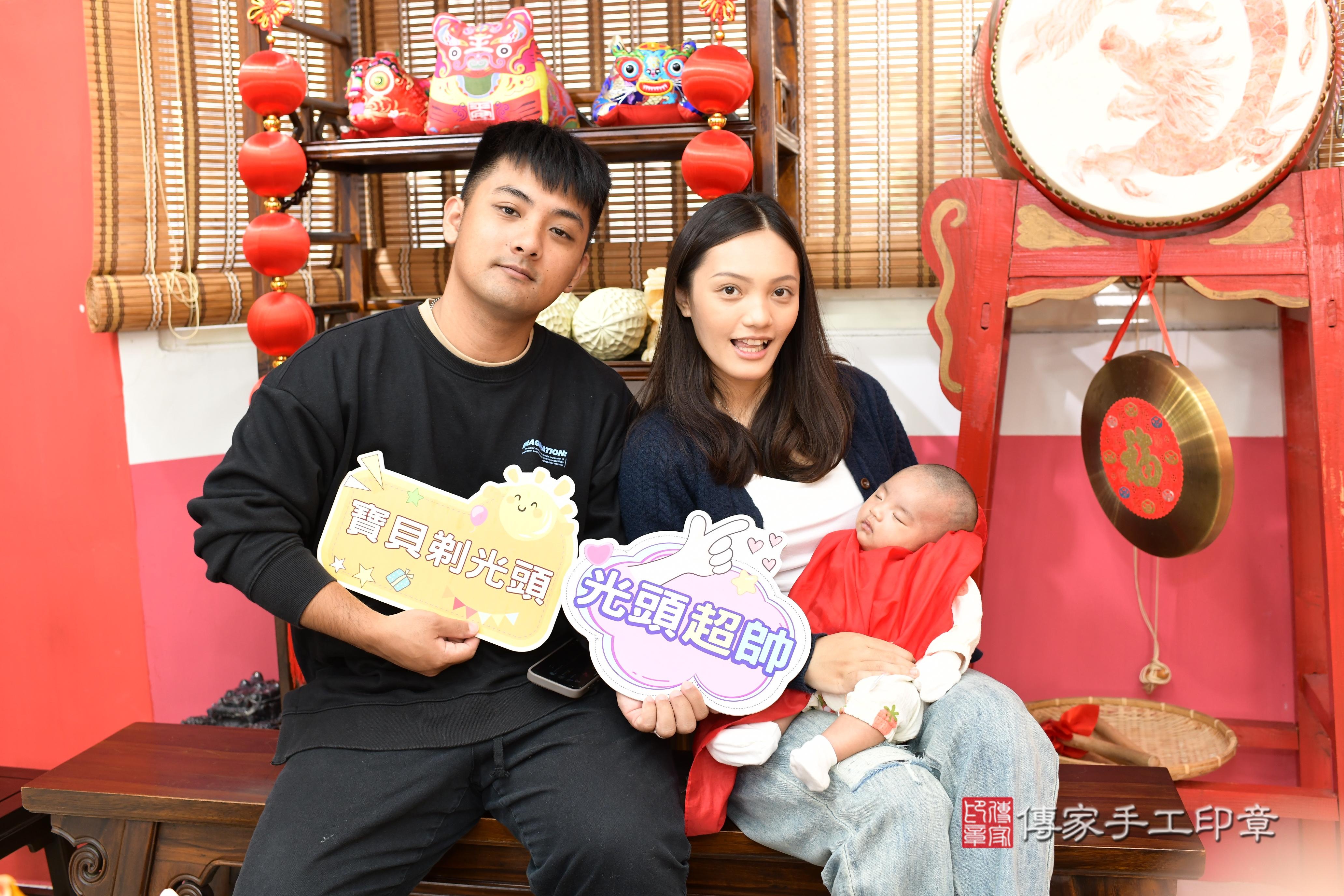 傳家手工印章高雄店、抓周、度脺、美式風會場、傳家嬰兒古禮、吉祥話、抓周道具物品24種、拍照。抓周證書。寶寶抓周、滿周歲、生日快樂、祝福
