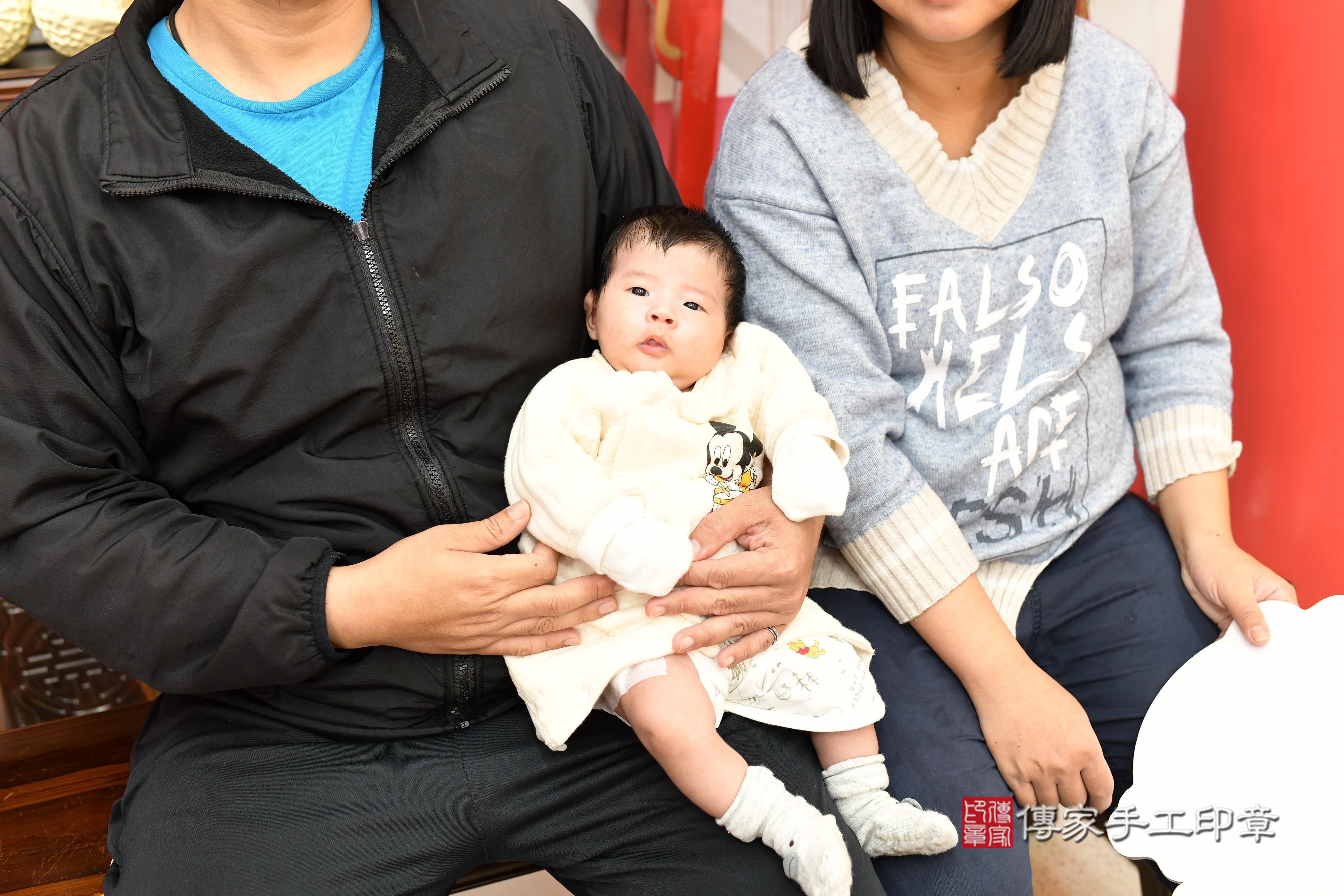 傳家手工印章高雄店、抓周、度脺、美式風會場、傳家嬰兒古禮、吉祥話、抓周道具物品24種、拍照。抓周證書。寶寶抓周、滿周歲、生日快樂、祝福