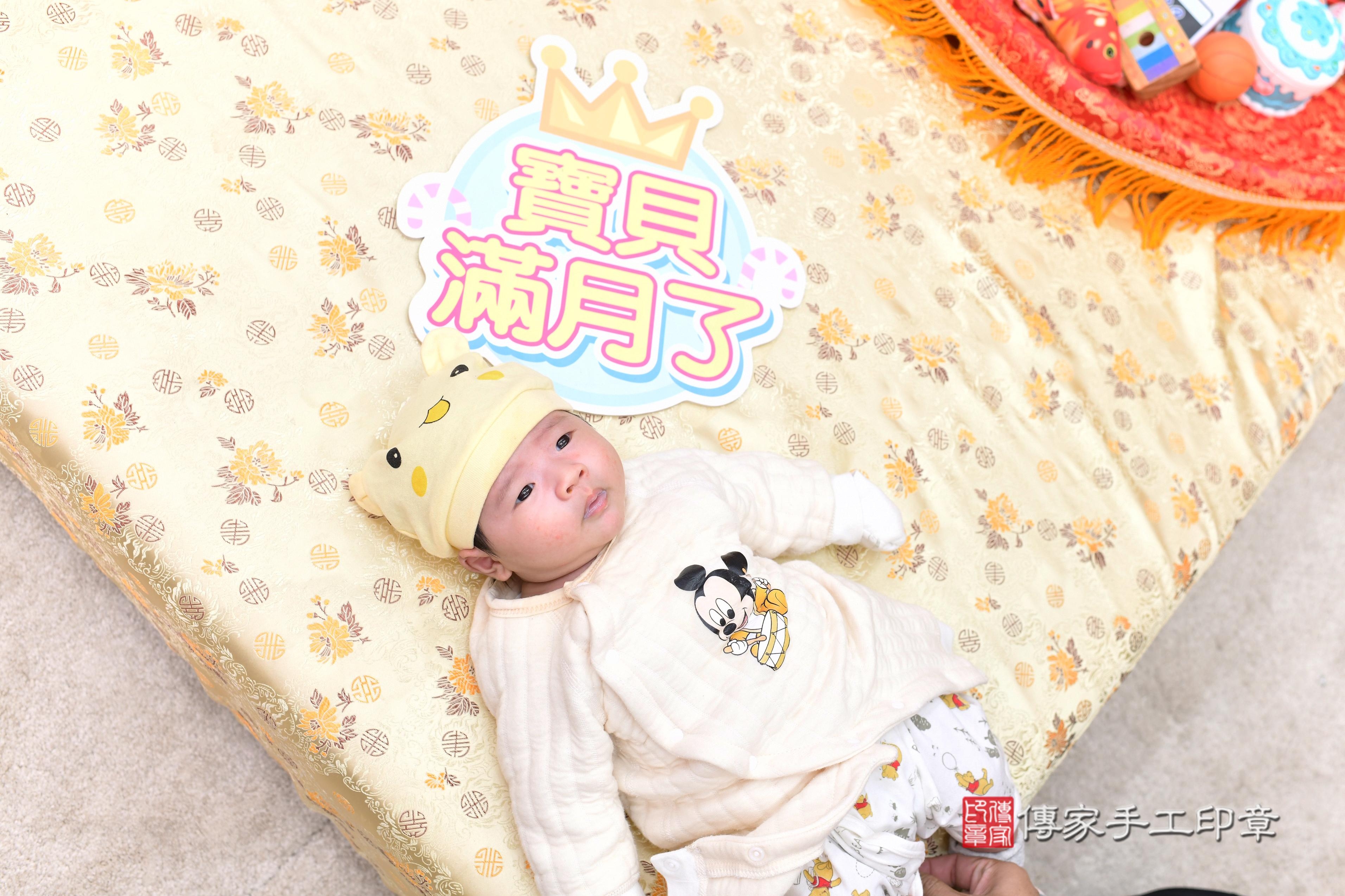 傳家手工印章高雄店、抓周、度脺、美式風會場、傳家嬰兒古禮、吉祥話、抓周道具物品24種、拍照。抓周證書。寶寶抓周、滿周歲、生日快樂、祝福