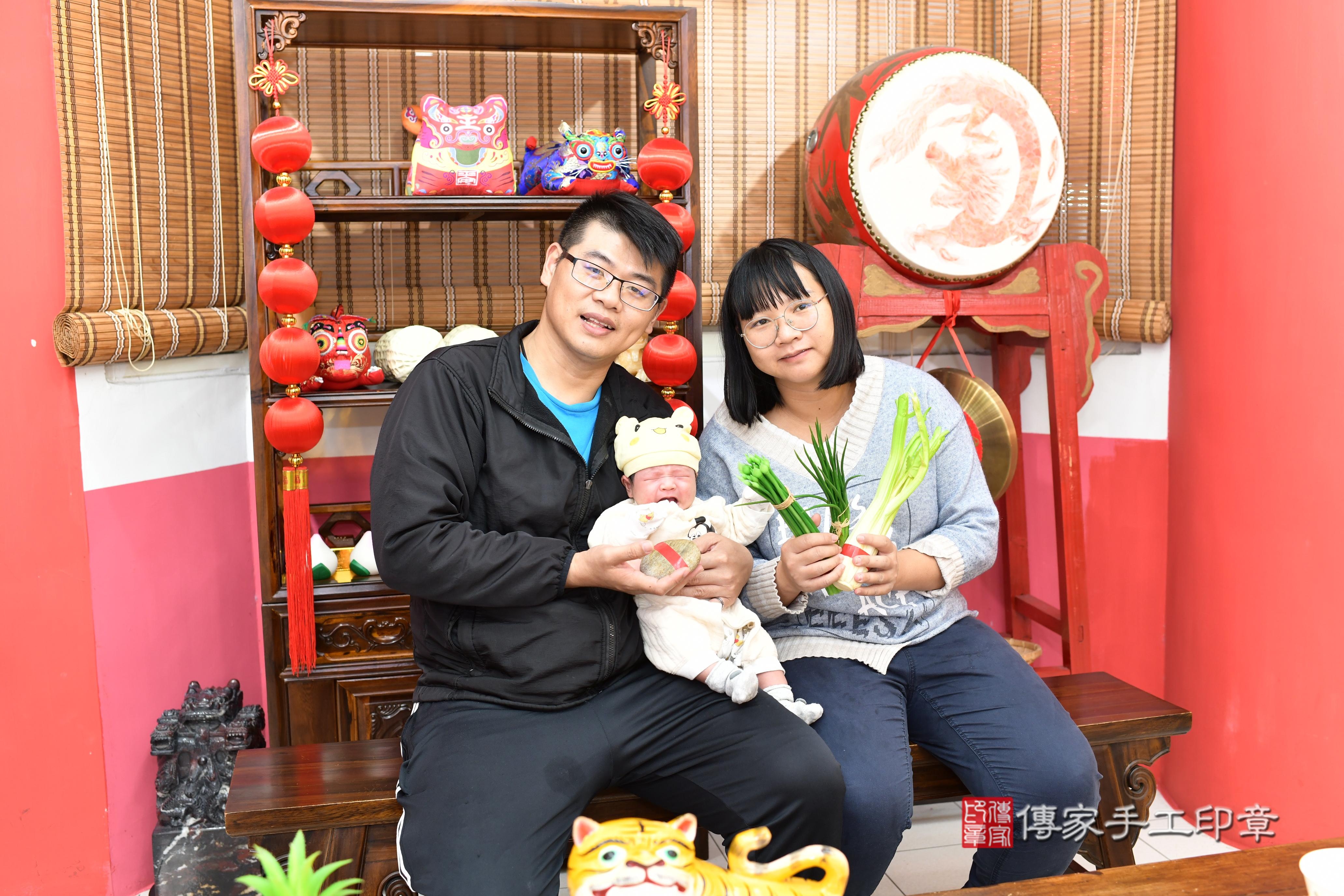 傳家手工印章高雄店、抓周、度脺、美式風會場、傳家嬰兒古禮、吉祥話、抓周道具物品24種、拍照。抓周證書。寶寶抓周、滿周歲、生日快樂、祝福