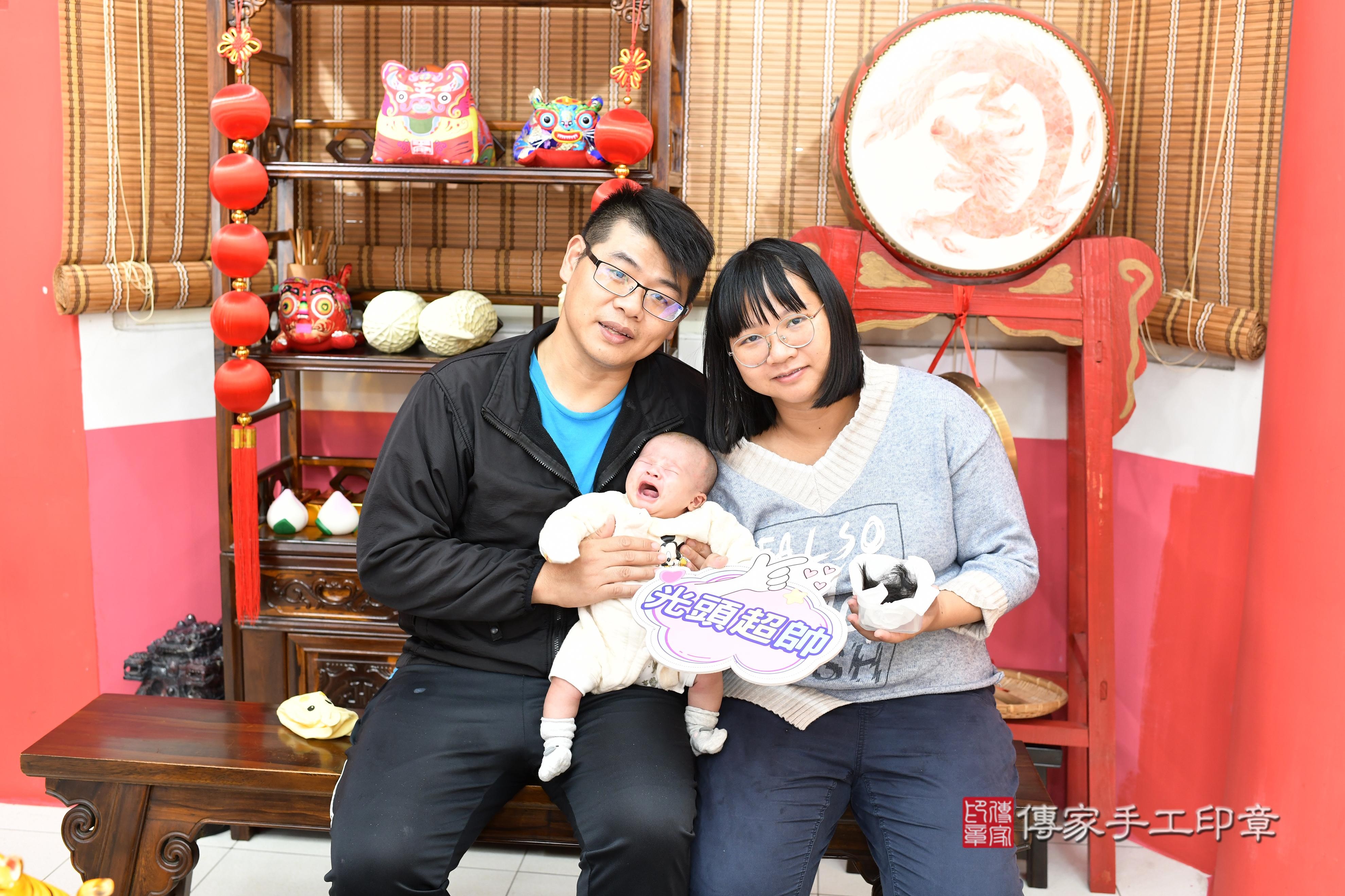 傳家手工印章高雄店、抓周、度脺、美式風會場、傳家嬰兒古禮、吉祥話、抓周道具物品24種、拍照。抓周證書。寶寶抓周、滿周歲、生日快樂、祝福