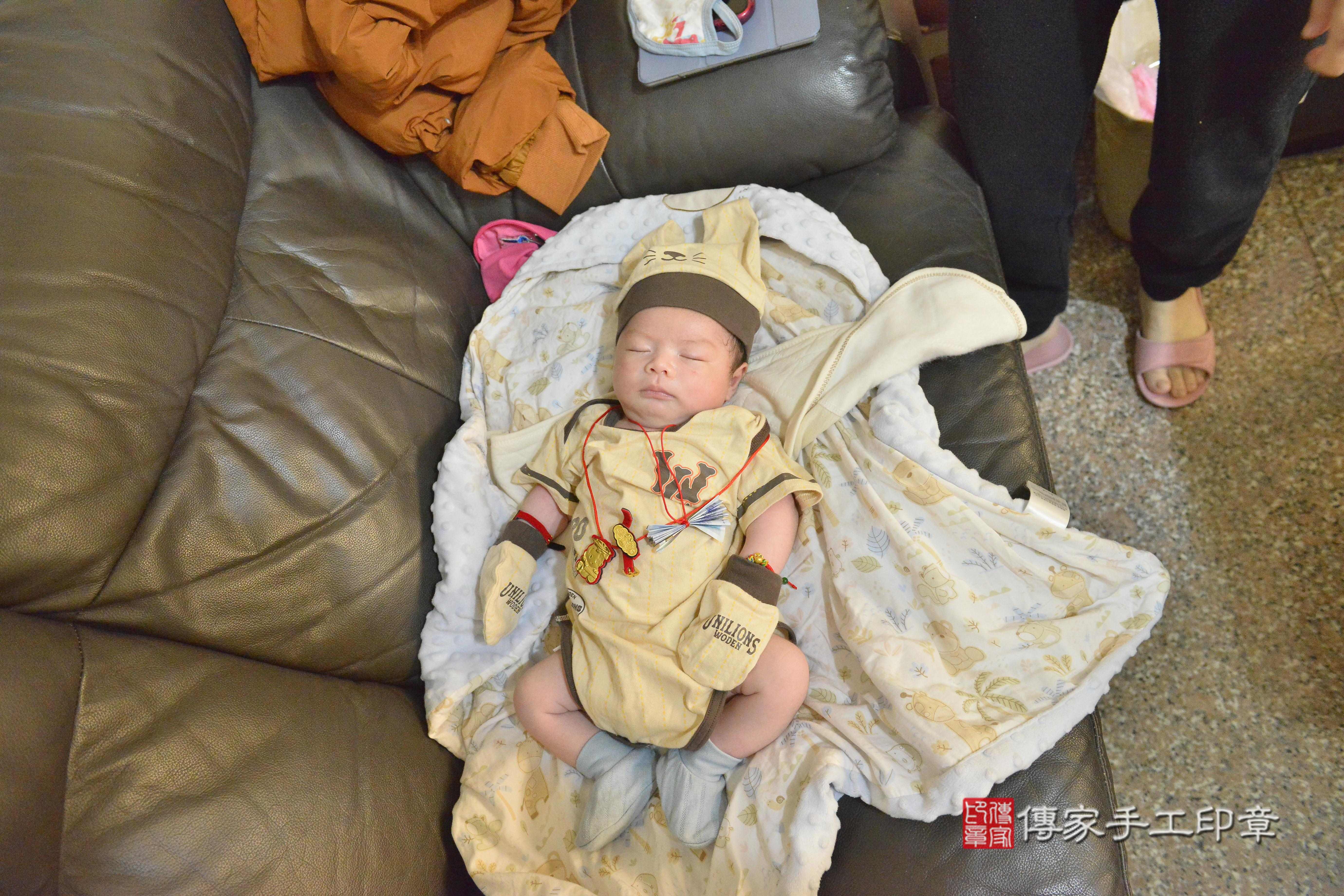 傳家手工印章高雄店、抓周、度脺、美式風會場、傳家嬰兒古禮、吉祥話、抓周道具物品24種、拍照。抓周證書。寶寶抓周、滿周歲、生日快樂、祝福