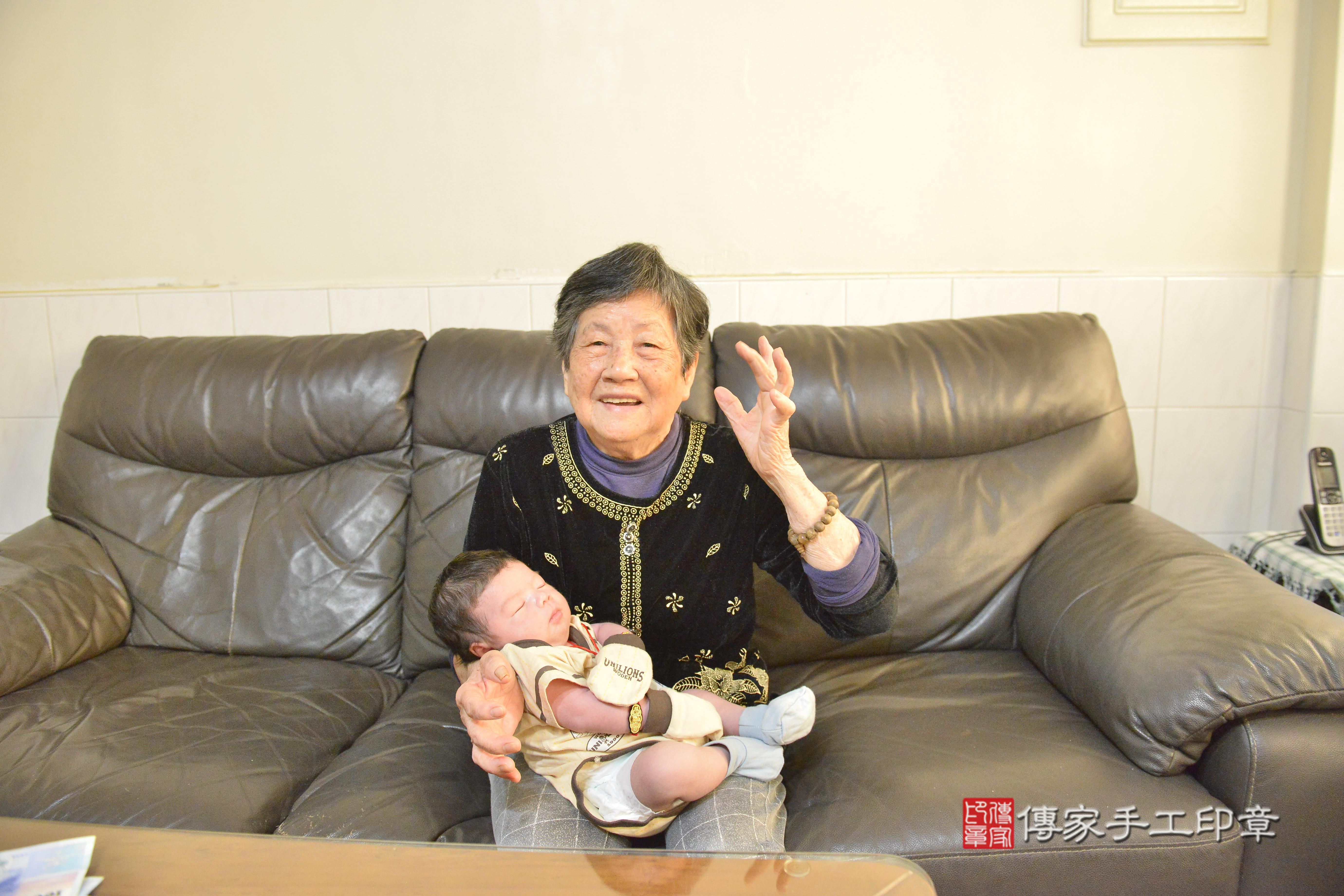 傳家手工印章高雄店、抓周、度脺、美式風會場、傳家嬰兒古禮、吉祥話、抓周道具物品24種、拍照。抓周證書。寶寶抓周、滿周歲、生日快樂、祝福