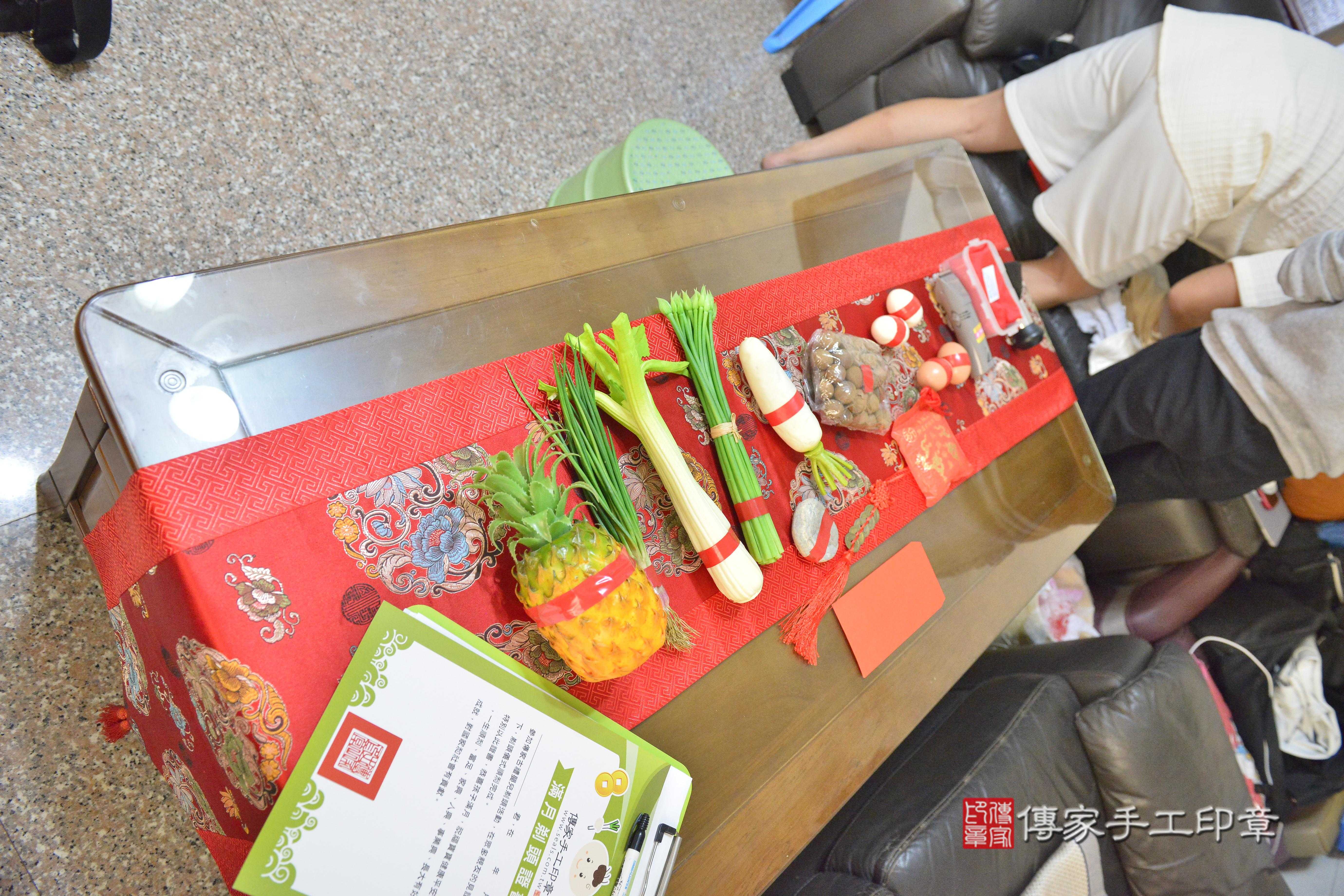 傳家手工印章高雄店、抓周、度脺、美式風會場、傳家嬰兒古禮、吉祥話、抓周道具物品24種、拍照。抓周證書。寶寶抓周、滿周歲、生日快樂、祝福