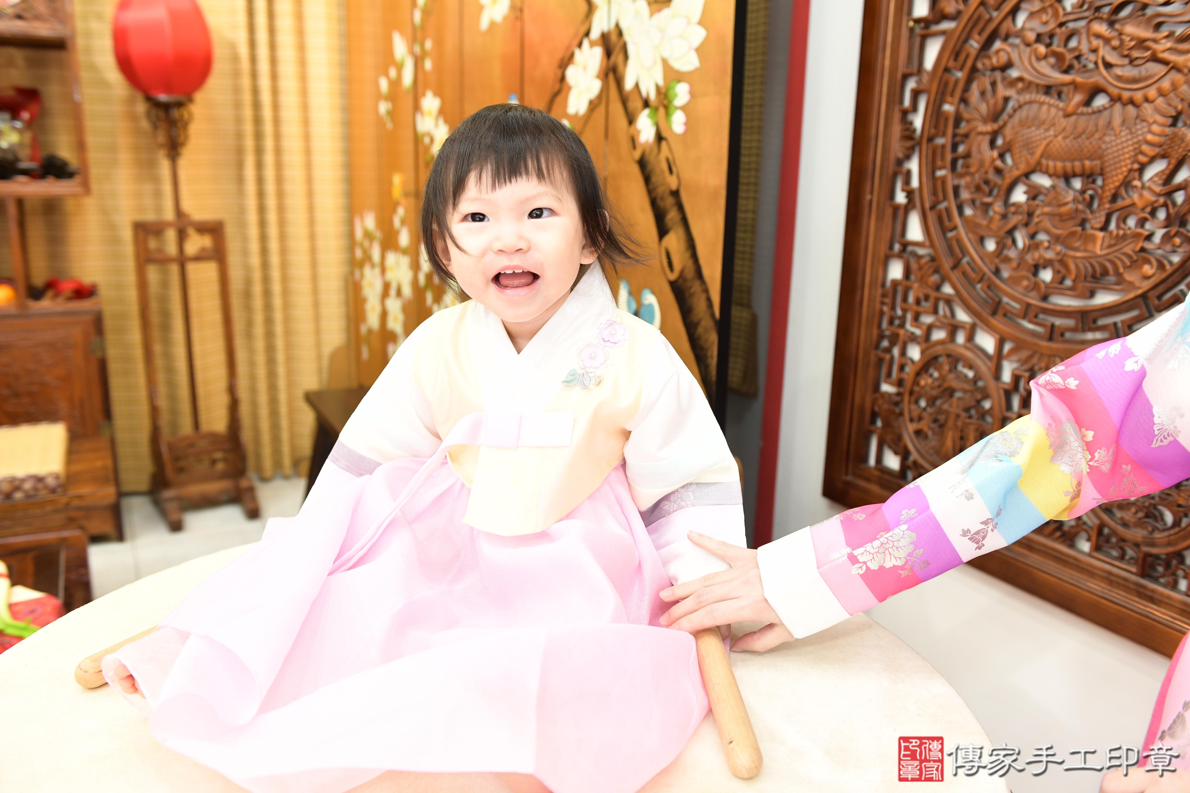 傳家手工印章台南店、抓周、度脺、美式風會場、傳家嬰兒古禮、吉祥話、抓周道具物品24種、拍照。抓周證書。寶寶抓周、滿周歲、生日快樂、祝福 傳家手工印章台南店、抓周、度脺、美式風會場、傳家嬰兒古禮、吉祥話、抓周道具物品24種、拍照。抓周證書。寶寶抓周、滿周歲、生日快樂、祝福