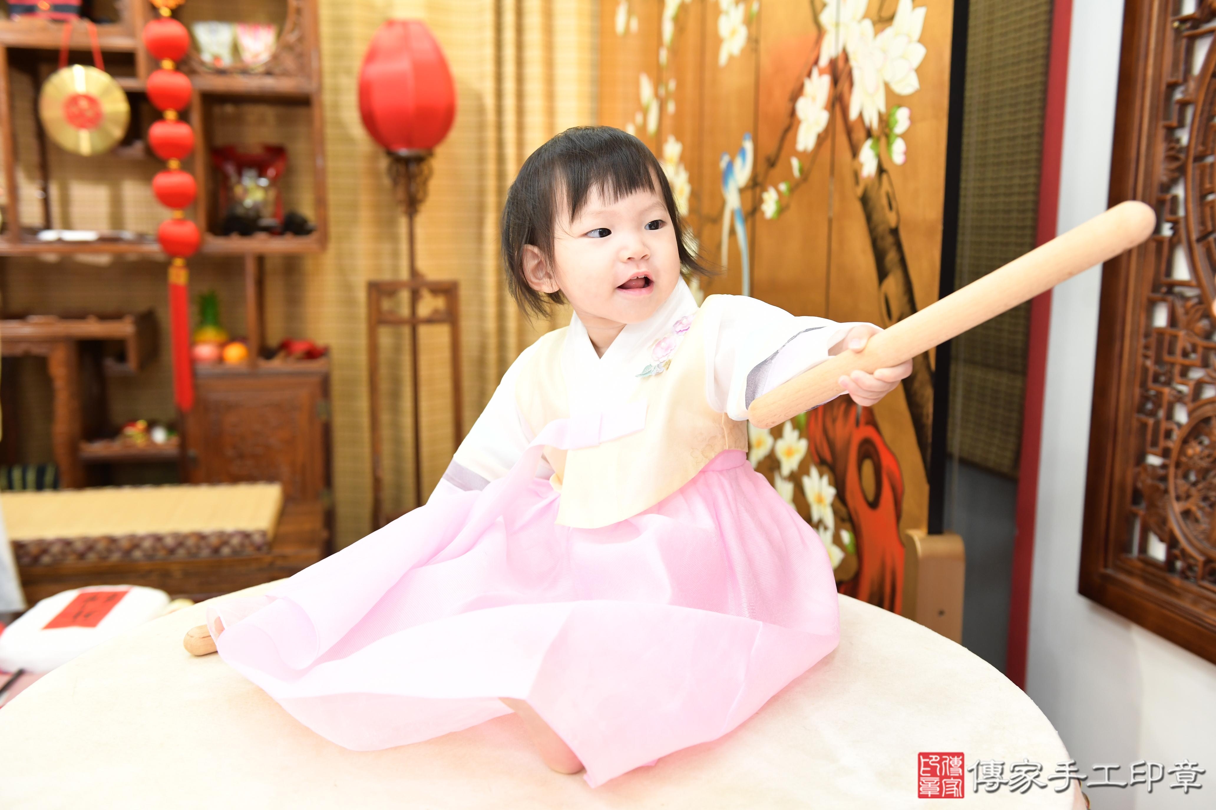 傳家手工印章台南店、抓周、度脺、美式風會場、傳家嬰兒古禮、吉祥話、抓周道具物品24種、拍照。抓周證書。寶寶抓周、滿周歲、生日快樂、祝福 傳家手工印章台南店、抓周、度脺、美式風會場、傳家嬰兒古禮、吉祥話、抓周道具物品24種、拍照。抓周證書。寶寶抓周、滿周歲、生日快樂、祝福