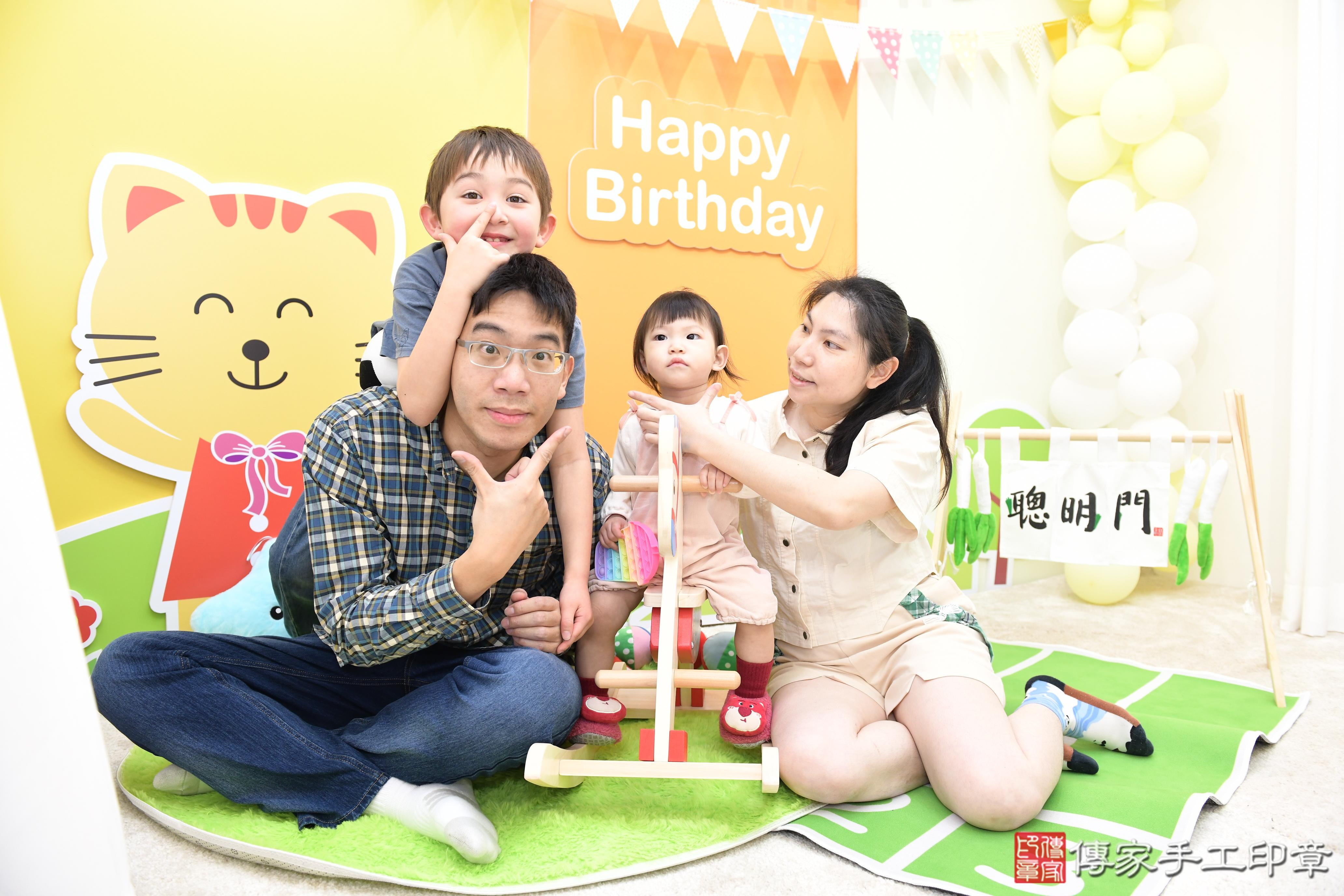 傳家手工印章台南店、抓周、度脺、美式風會場、傳家嬰兒古禮、吉祥話、抓周道具物品24種、拍照。抓周證書。寶寶抓周、滿周歲、生日快樂、祝福 傳家手工印章台南店、抓周、度脺、美式風會場、傳家嬰兒古禮、吉祥話、抓周道具物品24種、拍照。抓周證書。寶寶抓周、滿周歲、生日快樂、祝福