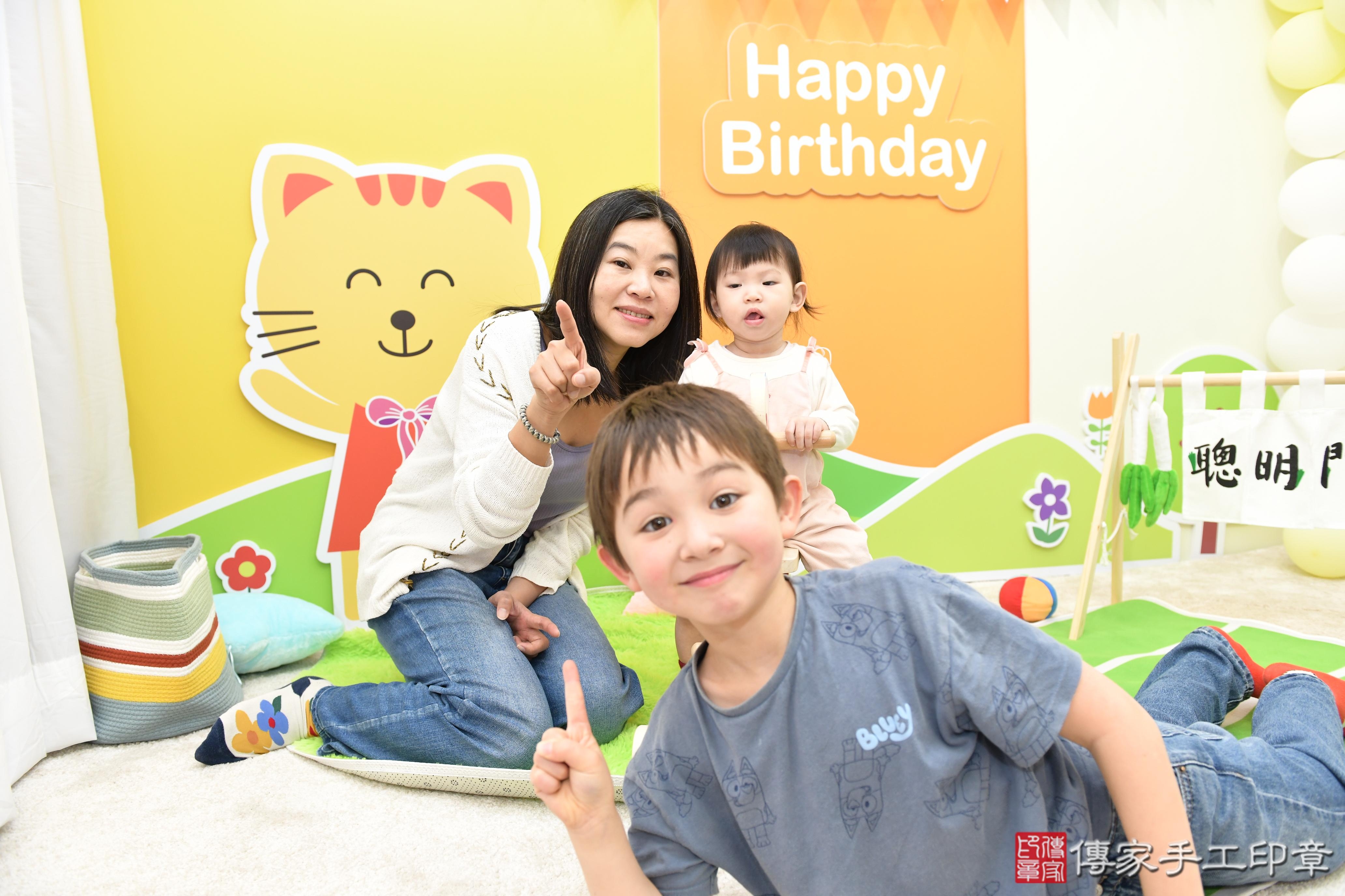 傳家手工印章台南店、抓周、度脺、美式風會場、傳家嬰兒古禮、吉祥話、抓周道具物品24種、拍照。抓周證書。寶寶抓周、滿周歲、生日快樂、祝福 傳家手工印章台南店、抓周、度脺、美式風會場、傳家嬰兒古禮、吉祥話、抓周道具物品24種、拍照。抓周證書。寶寶抓周、滿周歲、生日快樂、祝福