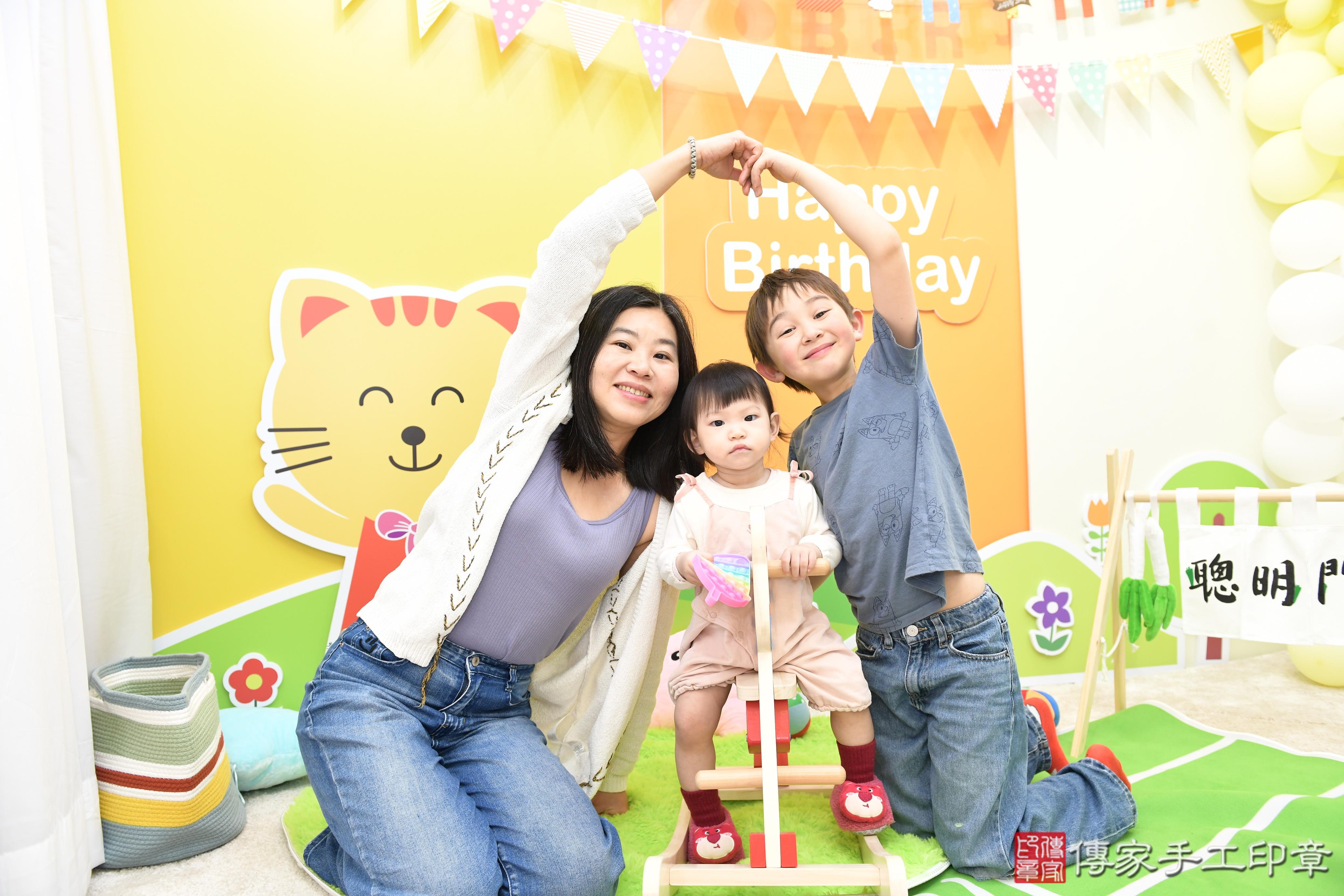 傳家手工印章台南店、抓周、度脺、美式風會場、傳家嬰兒古禮、吉祥話、抓周道具物品24種、拍照。抓周證書。寶寶抓周、滿周歲、生日快樂、祝福 傳家手工印章台南店、抓周、度脺、美式風會場、傳家嬰兒古禮、吉祥話、抓周道具物品24種、拍照。抓周證書。寶寶抓周、滿周歲、生日快樂、祝福