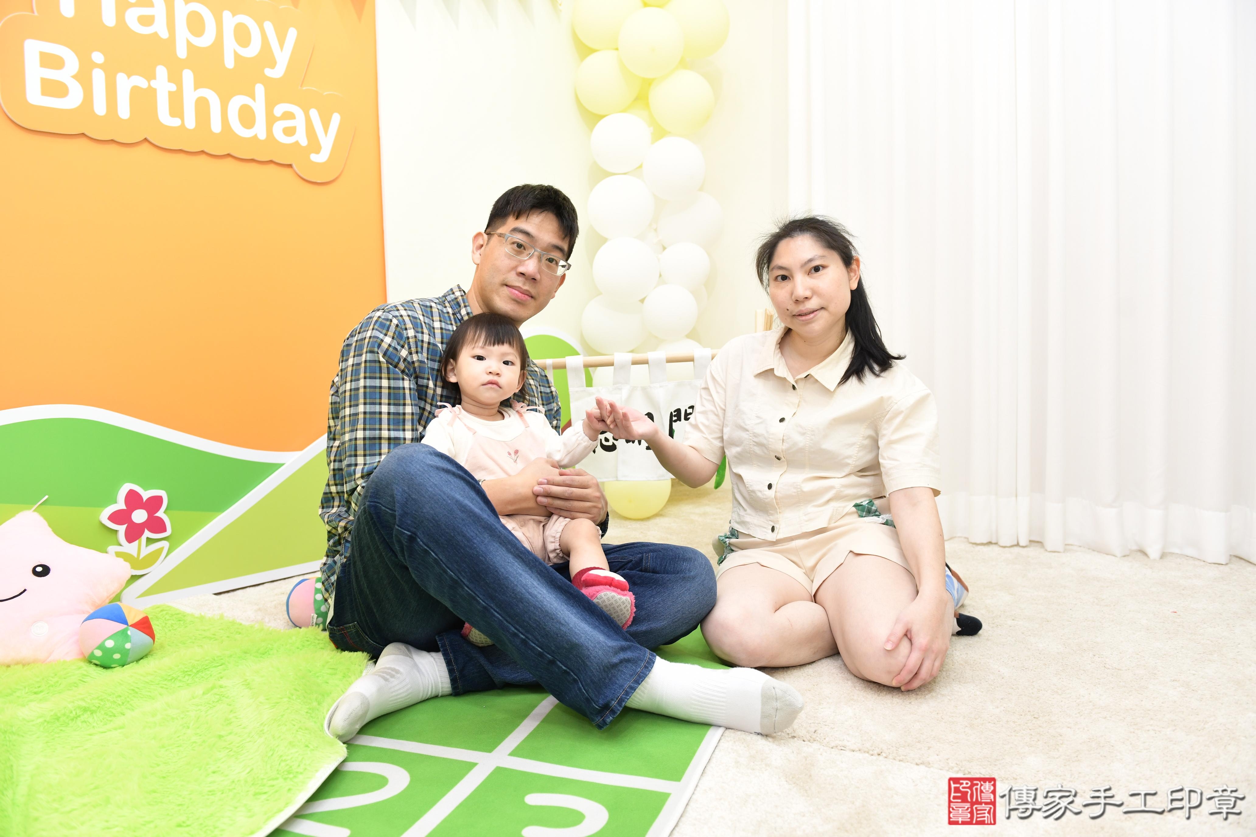 傳家手工印章台南店、抓周、度脺、美式風會場、傳家嬰兒古禮、吉祥話、抓周道具物品24種、拍照。抓周證書。寶寶抓周、滿周歲、生日快樂、祝福 傳家手工印章台南店、抓周、度脺、美式風會場、傳家嬰兒古禮、吉祥話、抓周道具物品24種、拍照。抓周證書。寶寶抓周、滿周歲、生日快樂、祝福