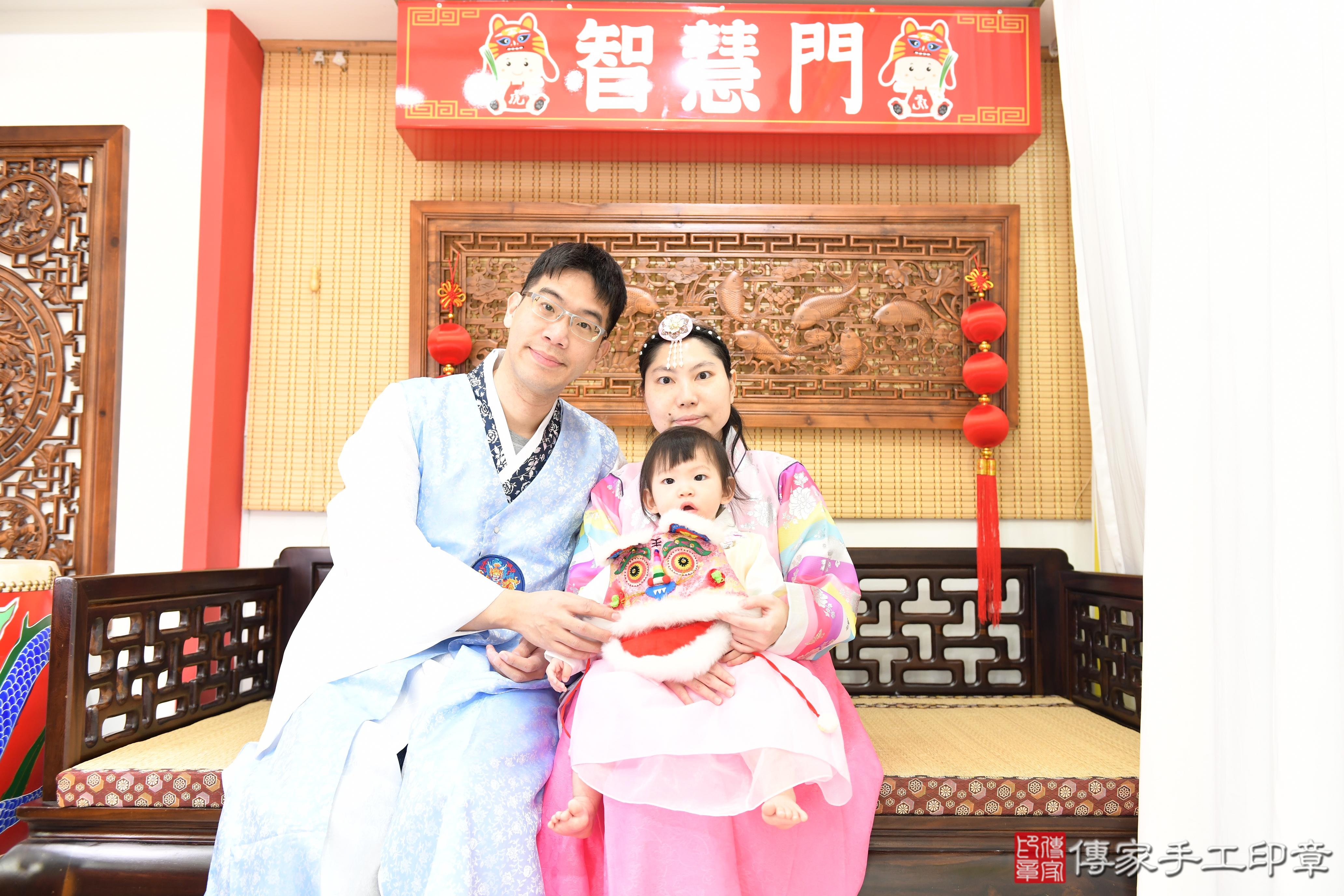 傳家手工印章台南店、抓周、度脺、美式風會場、傳家嬰兒古禮、吉祥話、抓周道具物品24種、拍照。抓周證書。寶寶抓周、滿周歲、生日快樂、祝福 傳家手工印章台南店、抓周、度脺、美式風會場、傳家嬰兒古禮、吉祥話、抓周道具物品24種、拍照。抓周證書。寶寶抓周、滿周歲、生日快樂、祝福