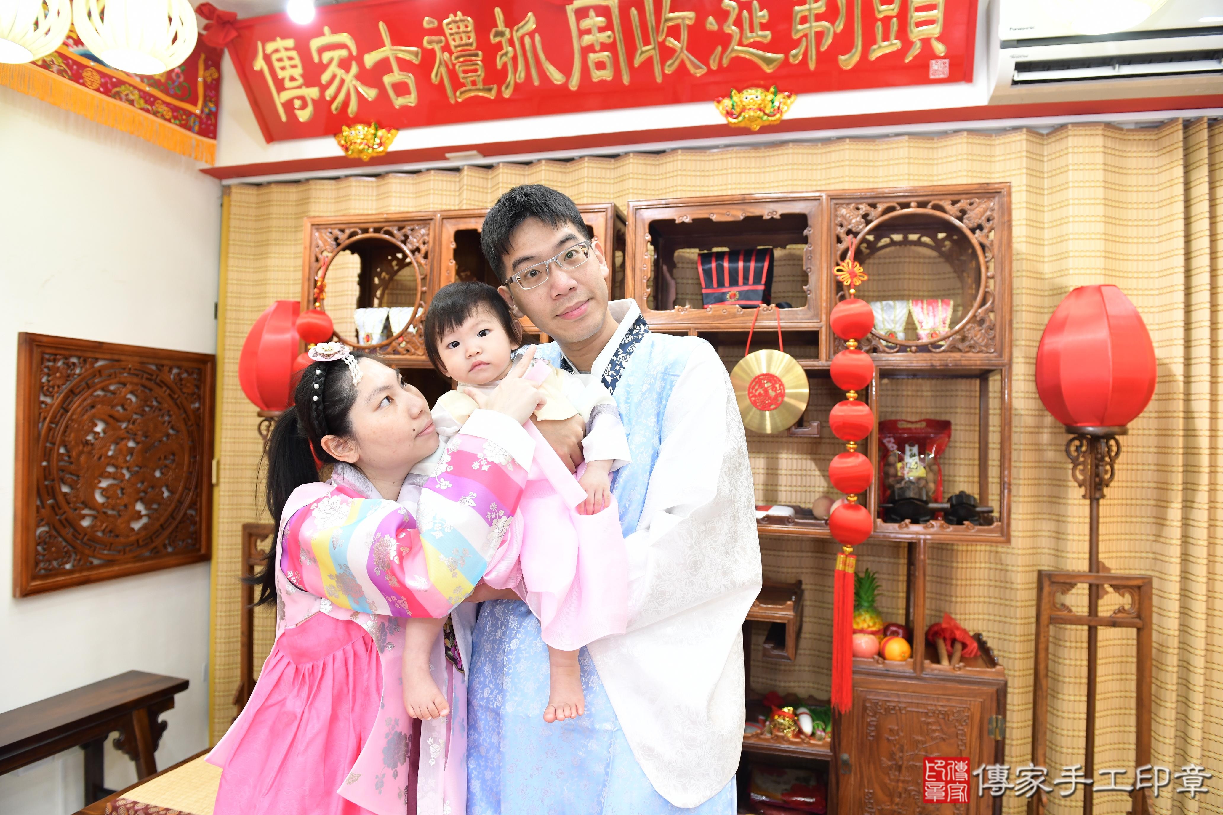 傳家手工印章台南店、抓周、度脺、美式風會場、傳家嬰兒古禮、吉祥話、抓周道具物品24種、拍照。抓周證書。寶寶抓周、滿周歲、生日快樂、祝福 傳家手工印章台南店、抓周、度脺、美式風會場、傳家嬰兒古禮、吉祥話、抓周道具物品24種、拍照。抓周證書。寶寶抓周、滿周歲、生日快樂、祝福