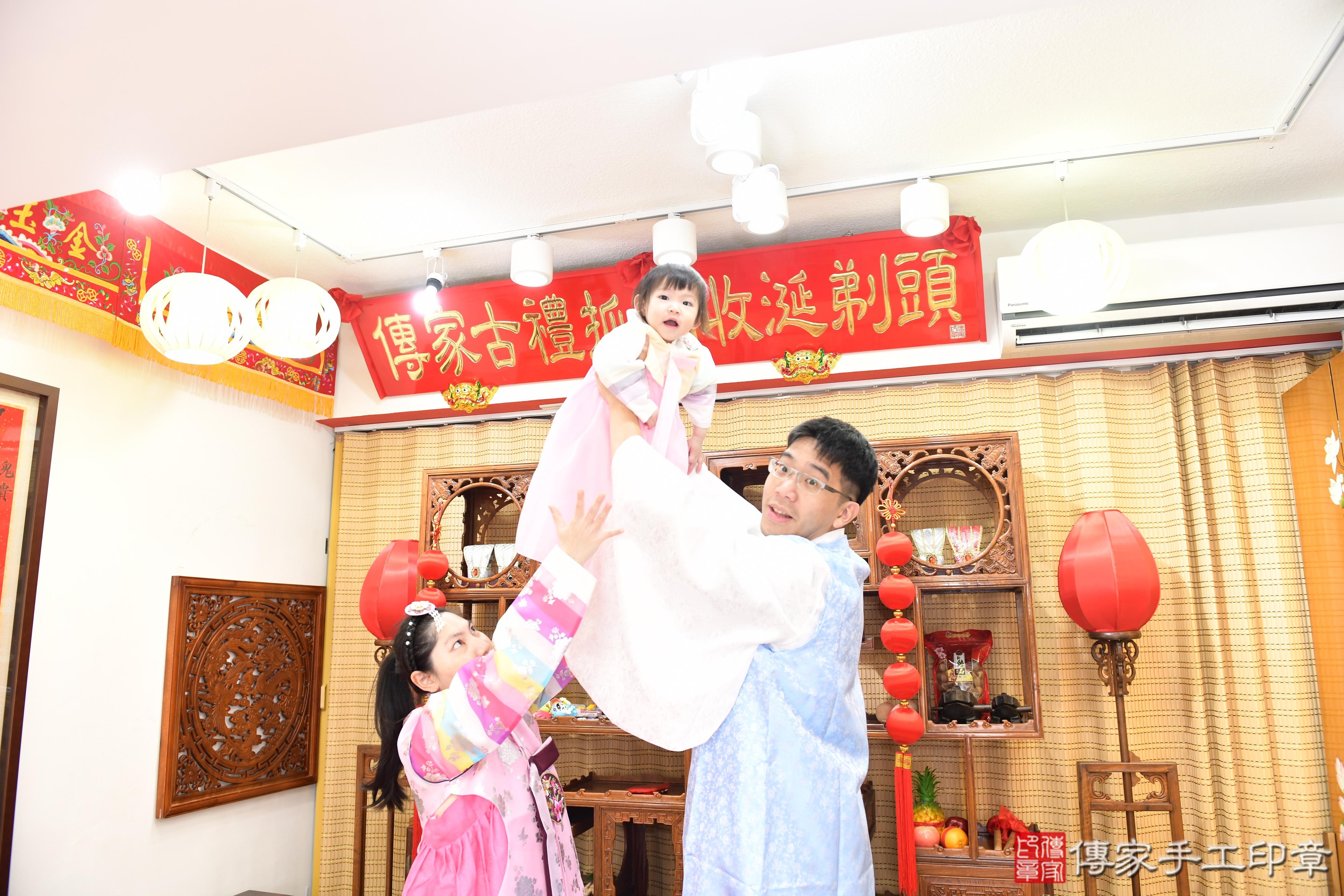 傳家手工印章台南店、抓周、度脺、美式風會場、傳家嬰兒古禮、吉祥話、抓周道具物品24種、拍照。抓周證書。寶寶抓周、滿周歲、生日快樂、祝福 傳家手工印章台南店、抓周、度脺、美式風會場、傳家嬰兒古禮、吉祥話、抓周道具物品24種、拍照。抓周證書。寶寶抓周、滿周歲、生日快樂、祝福