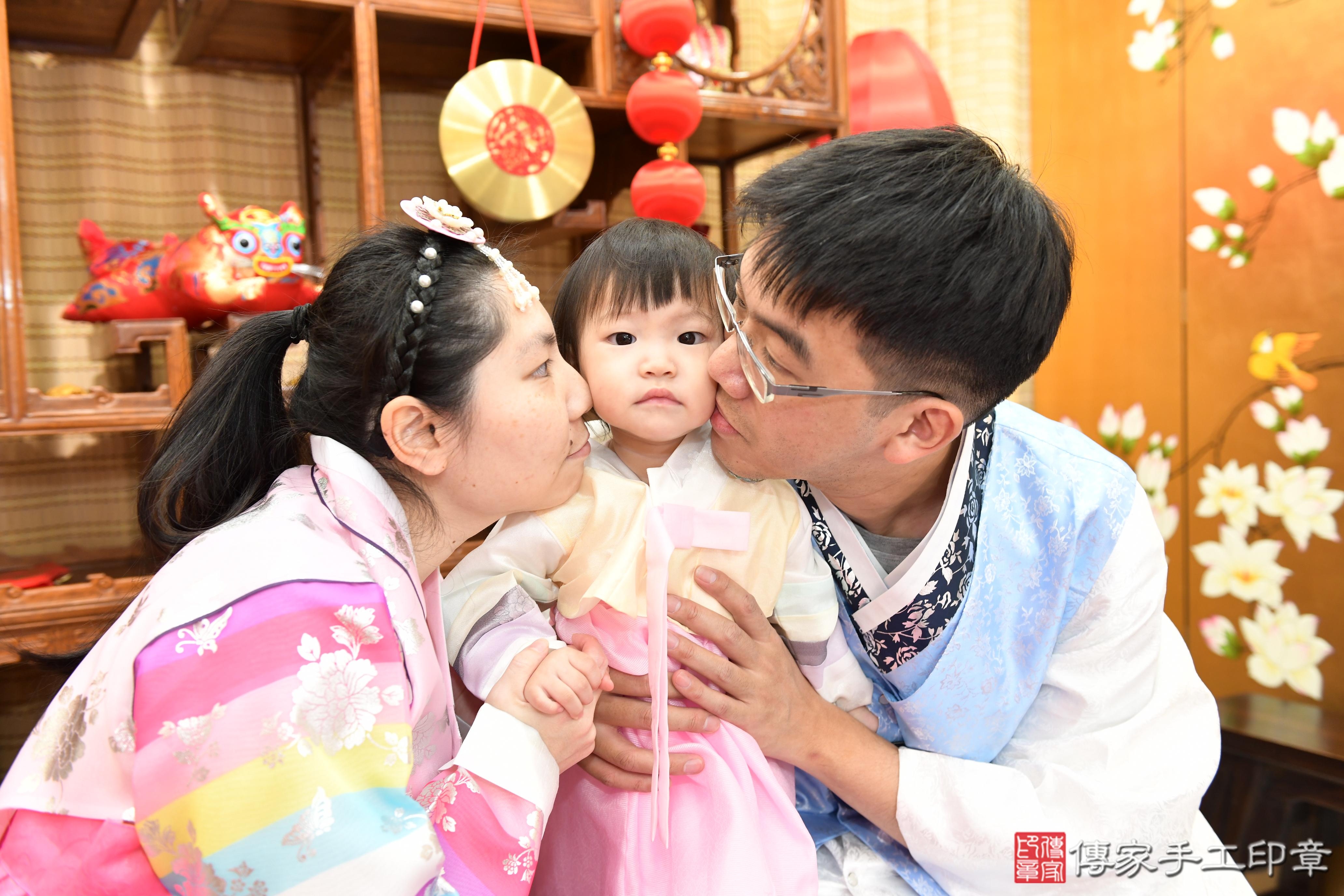 傳家手工印章台南店、抓周、度脺、美式風會場、傳家嬰兒古禮、吉祥話、抓周道具物品24種、拍照。抓周證書。寶寶抓周、滿周歲、生日快樂、祝福 傳家手工印章台南店、抓周、度脺、美式風會場、傳家嬰兒古禮、吉祥話、抓周道具物品24種、拍照。抓周證書。寶寶抓周、滿周歲、生日快樂、祝福