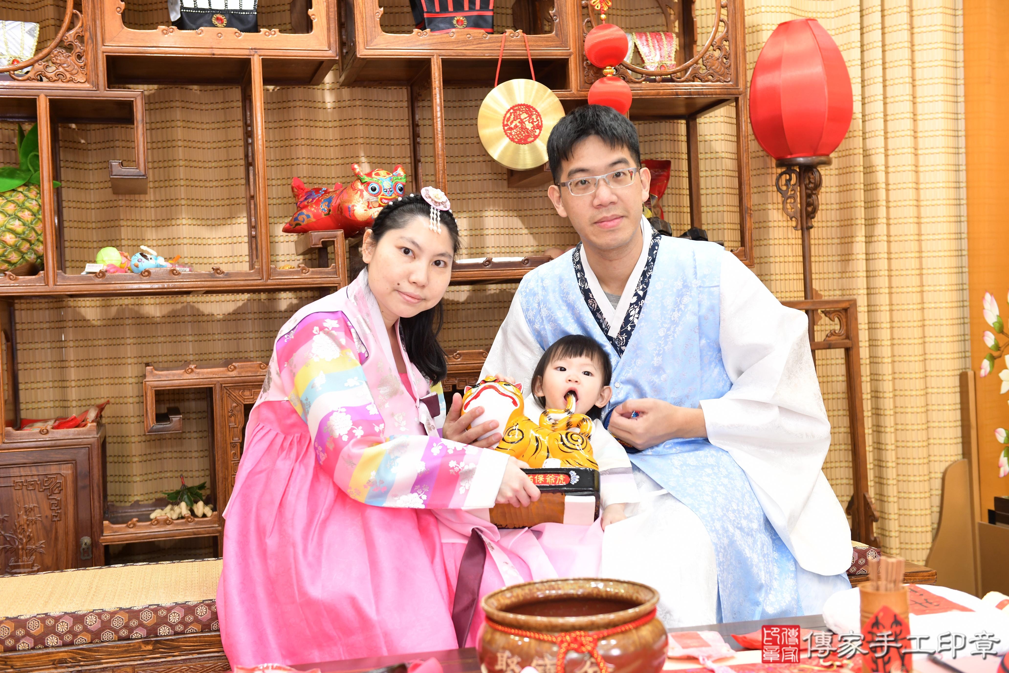 傳家手工印章台南店、抓周、度脺、美式風會場、傳家嬰兒古禮、吉祥話、抓周道具物品24種、拍照。抓周證書。寶寶抓周、滿周歲、生日快樂、祝福 傳家手工印章台南店、抓周、度脺、美式風會場、傳家嬰兒古禮、吉祥話、抓周道具物品24種、拍照。抓周證書。寶寶抓周、滿周歲、生日快樂、祝福