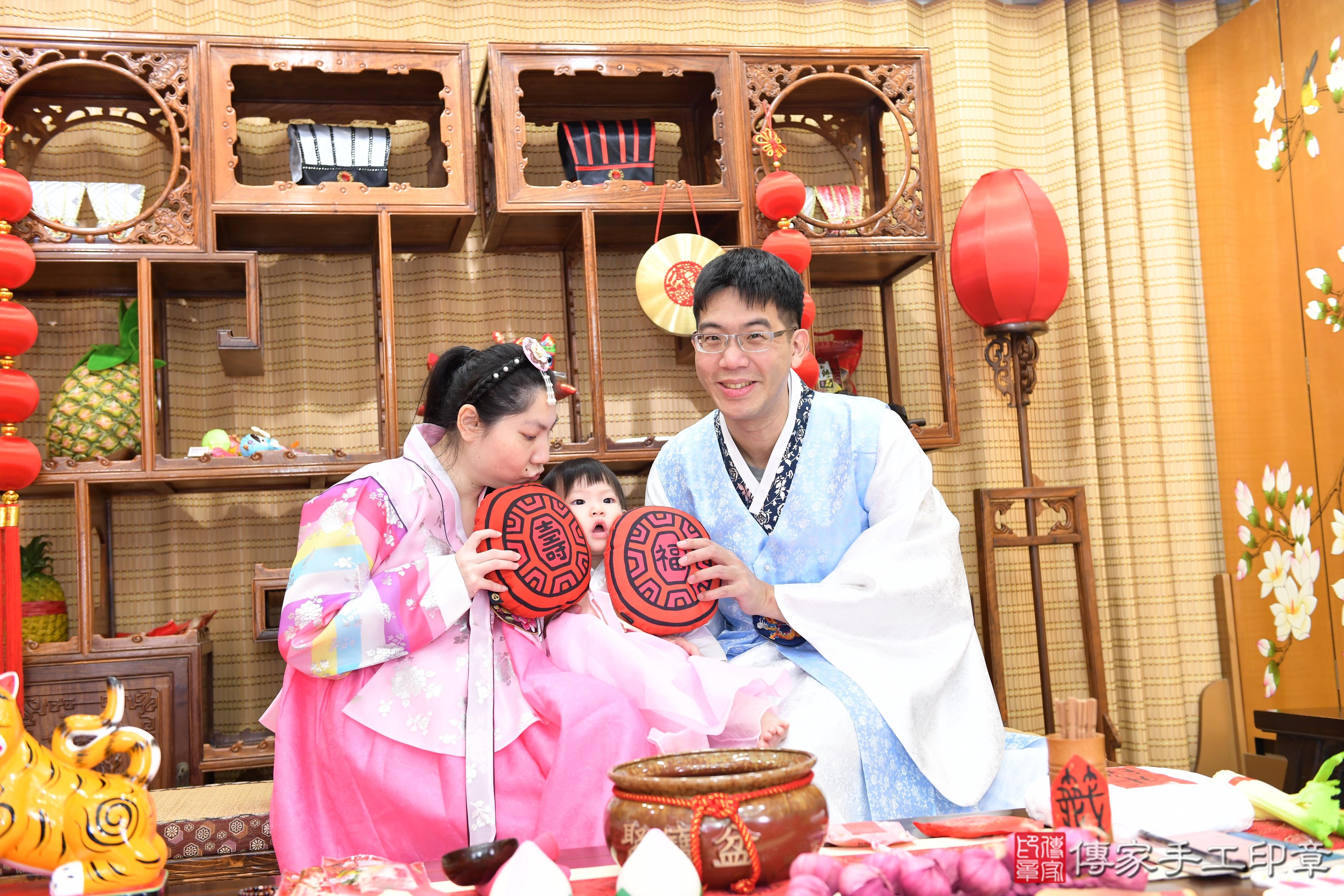 傳家手工印章台南店、抓周、度脺、美式風會場、傳家嬰兒古禮、吉祥話、抓周道具物品24種、拍照。抓周證書。寶寶抓周、滿周歲、生日快樂、祝福 傳家手工印章台南店、抓周、度脺、美式風會場、傳家嬰兒古禮、吉祥話、抓周道具物品24種、拍照。抓周證書。寶寶抓周、滿周歲、生日快樂、祝福