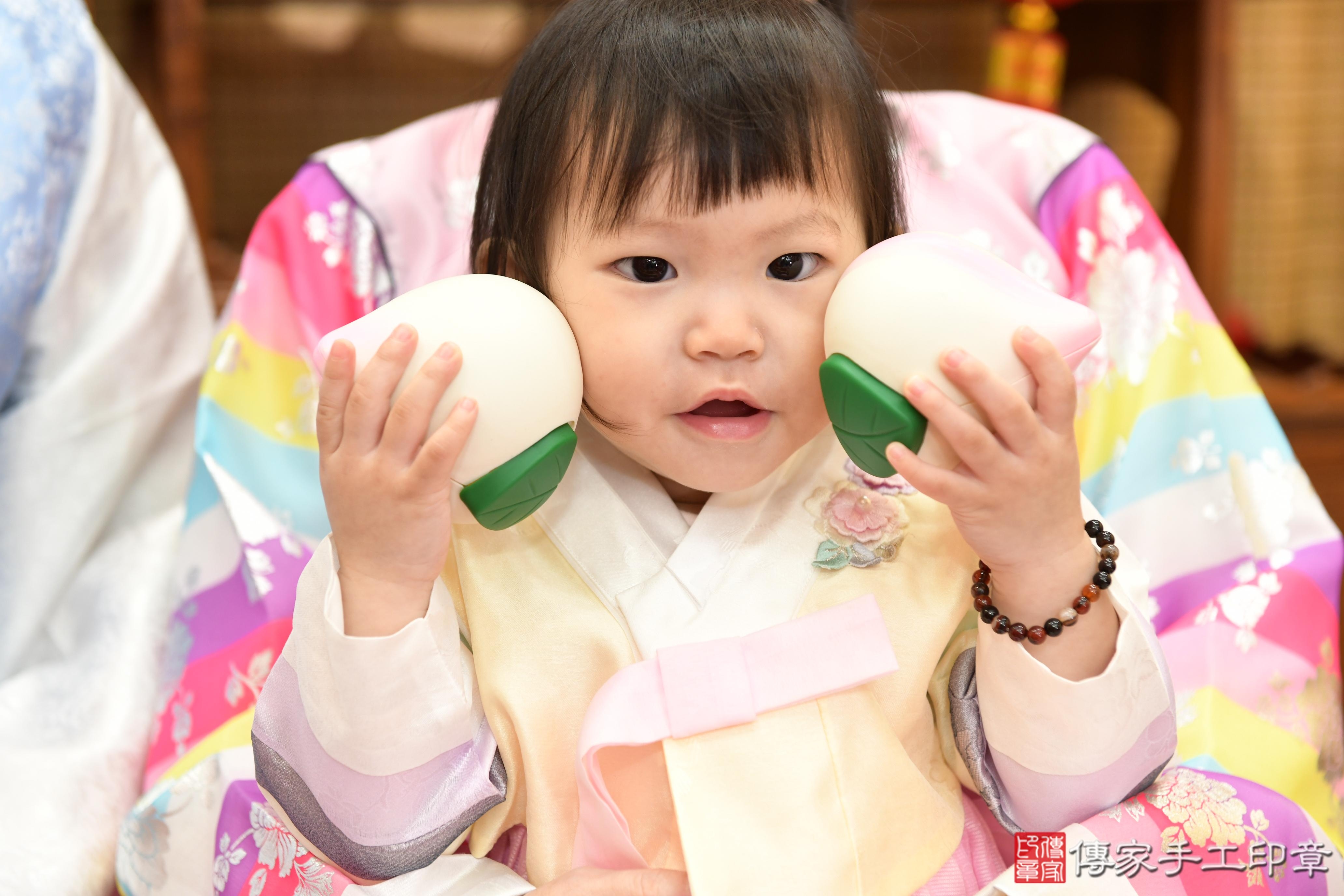 傳家手工印章台南店、抓周、度脺、美式風會場、傳家嬰兒古禮、吉祥話、抓周道具物品24種、拍照。抓周證書。寶寶抓周、滿周歲、生日快樂、祝福 傳家手工印章台南店、抓周、度脺、美式風會場、傳家嬰兒古禮、吉祥話、抓周道具物品24種、拍照。抓周證書。寶寶抓周、滿周歲、生日快樂、祝福