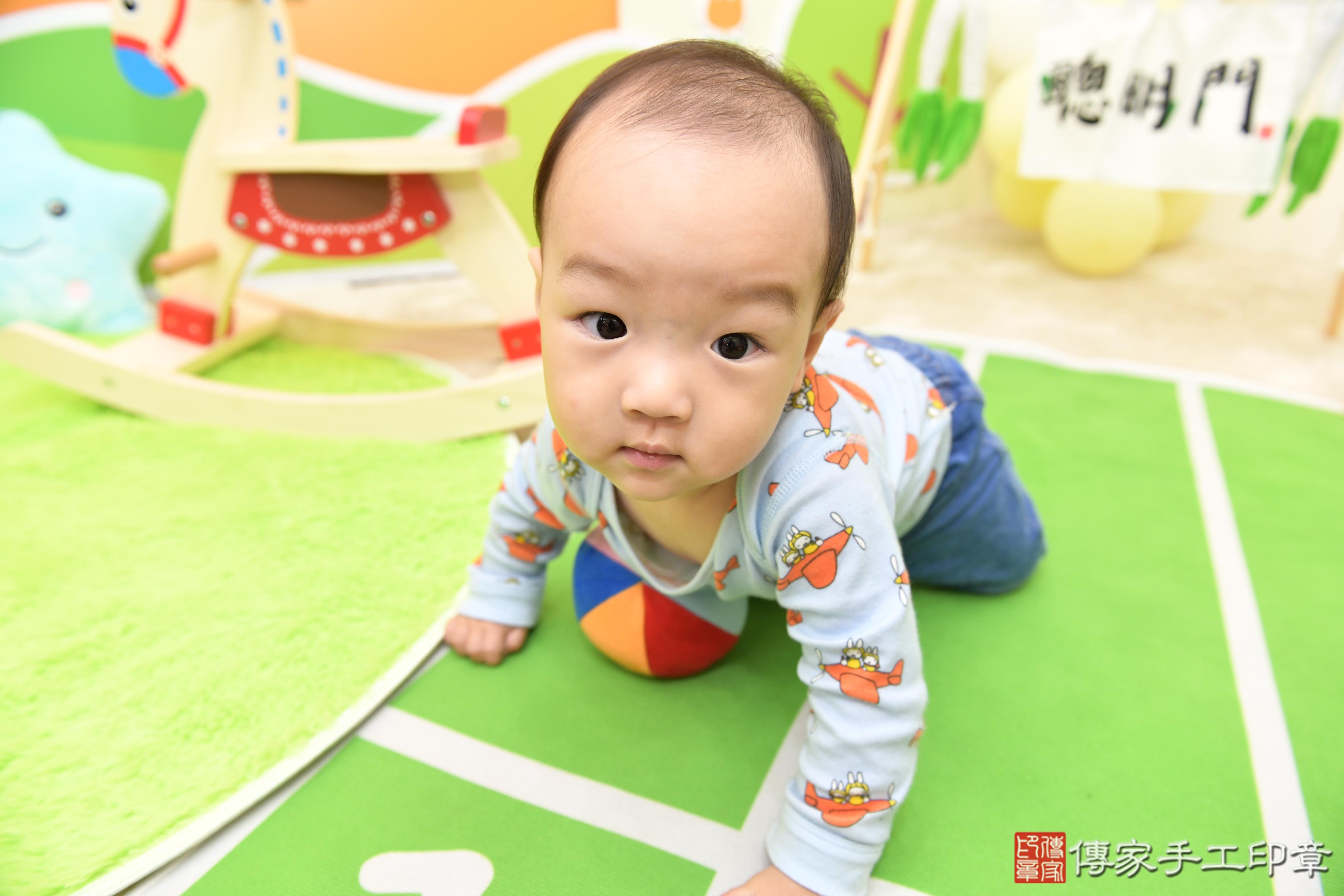 傳家手工印章台南店、抓周、度脺、美式風會場、傳家嬰兒古禮、吉祥話、抓周道具物品24種、拍照。抓周證書。寶寶抓周、滿周歲、生日快樂、祝福 傳家手工印章台南店、抓周、度脺、美式風會場、傳家嬰兒古禮、吉祥話、抓周道具物品24種、拍照。抓周證書。寶寶抓周、滿周歲、生日快樂、祝福