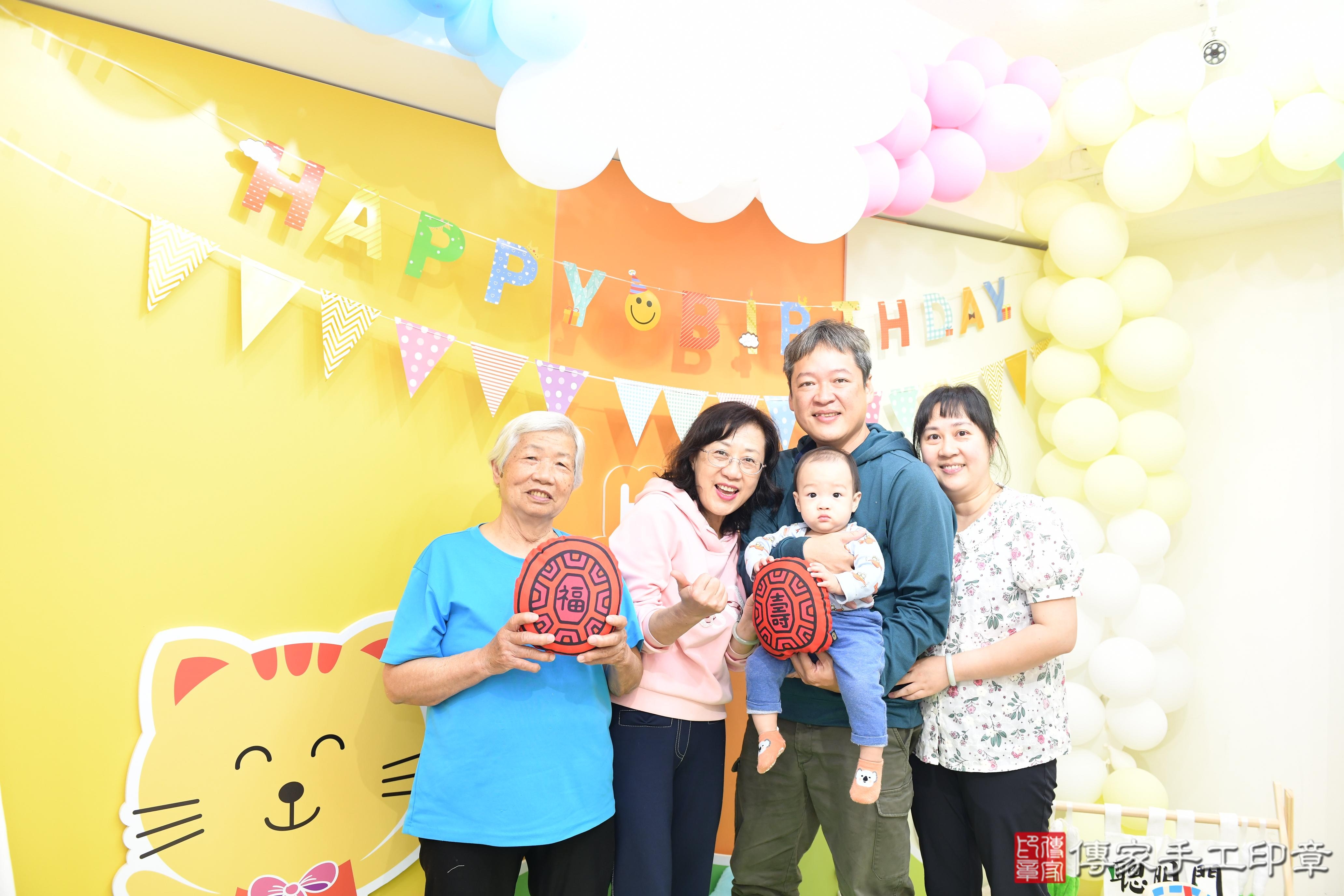 傳家手工印章台南店、抓周、度脺、美式風會場、傳家嬰兒古禮、吉祥話、抓周道具物品24種、拍照。抓周證書。寶寶抓周、滿周歲、生日快樂、祝福 傳家手工印章台南店、抓周、度脺、美式風會場、傳家嬰兒古禮、吉祥話、抓周道具物品24種、拍照。抓周證書。寶寶抓周、滿周歲、生日快樂、祝福