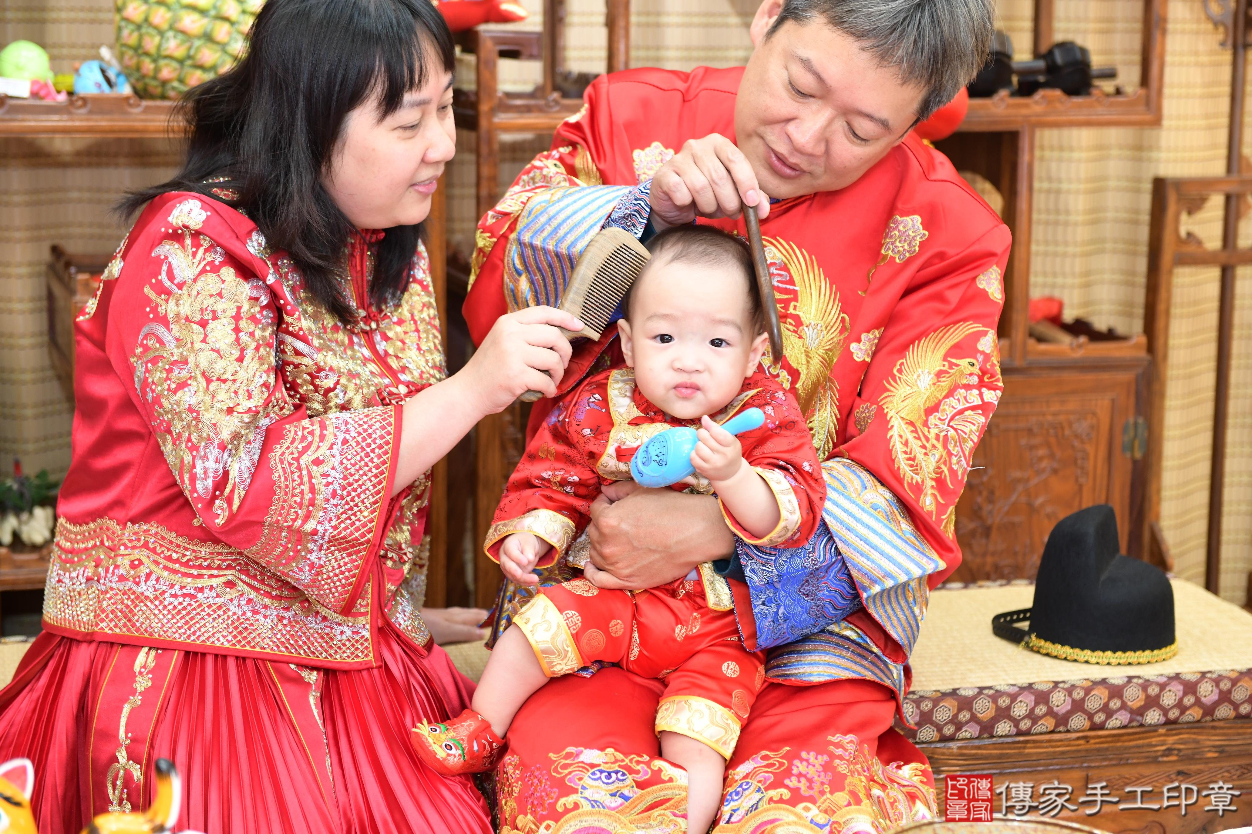 傳家手工印章台南店、抓周、度脺、美式風會場、傳家嬰兒古禮、吉祥話、抓周道具物品24種、拍照。抓周證書。寶寶抓周、滿周歲、生日快樂、祝福 傳家手工印章台南店、抓周、度脺、美式風會場、傳家嬰兒古禮、吉祥話、抓周道具物品24種、拍照。抓周證書。寶寶抓周、滿周歲、生日快樂、祝福