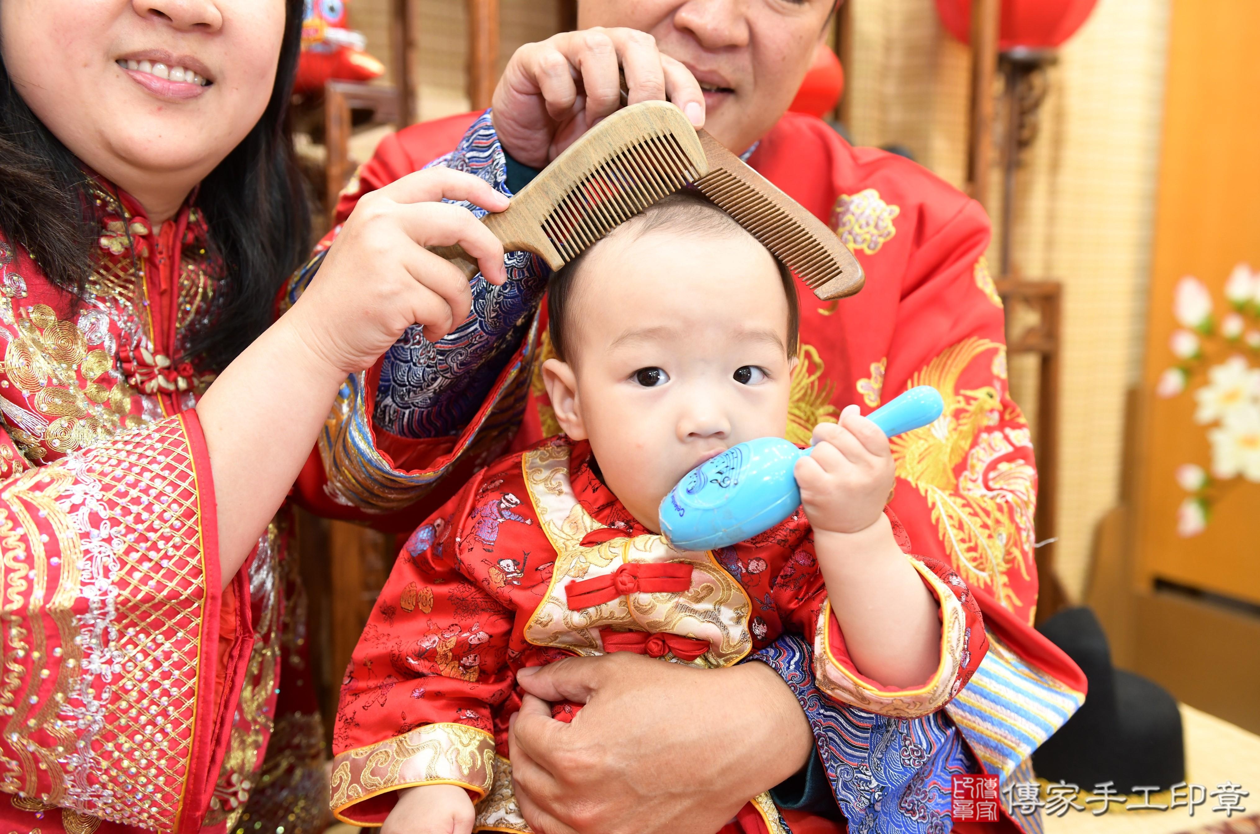 傳家手工印章台南店、抓周、度脺、美式風會場、傳家嬰兒古禮、吉祥話、抓周道具物品24種、拍照。抓周證書。寶寶抓周、滿周歲、生日快樂、祝福 傳家手工印章台南店、抓周、度脺、美式風會場、傳家嬰兒古禮、吉祥話、抓周道具物品24種、拍照。抓周證書。寶寶抓周、滿周歲、生日快樂、祝福