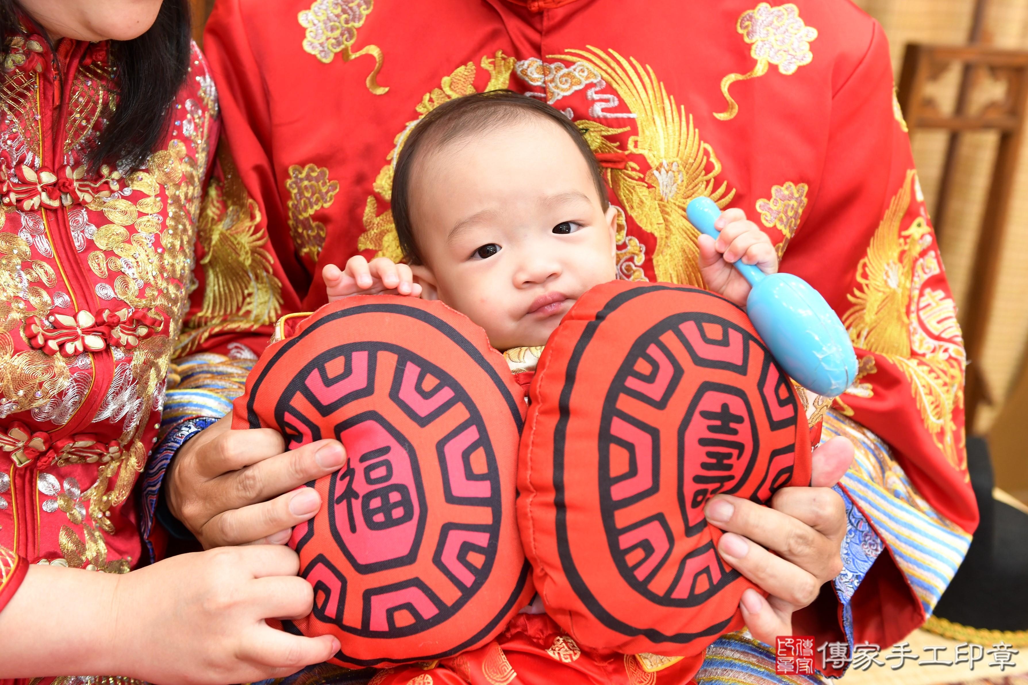 傳家手工印章台南店、抓周、度脺、美式風會場、傳家嬰兒古禮、吉祥話、抓周道具物品24種、拍照。抓周證書。寶寶抓周、滿周歲、生日快樂、祝福 傳家手工印章台南店、抓周、度脺、美式風會場、傳家嬰兒古禮、吉祥話、抓周道具物品24種、拍照。抓周證書。寶寶抓周、滿周歲、生日快樂、祝福