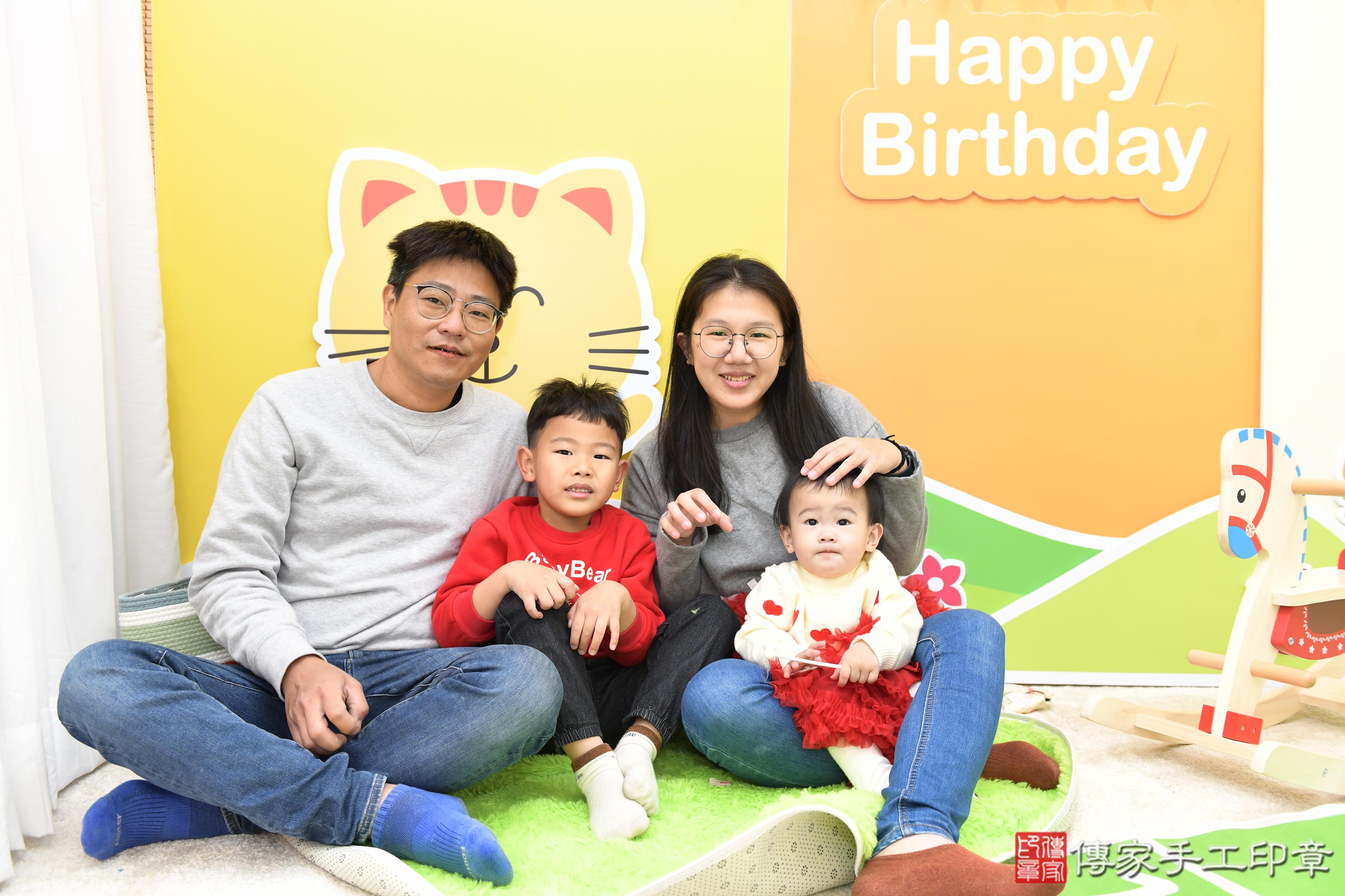 傳家手工印章台南店、抓周、度脺、美式風會場、傳家嬰兒古禮、吉祥話、抓周道具物品24種、拍照。抓周證書。寶寶抓周、滿周歲、生日快樂、祝福