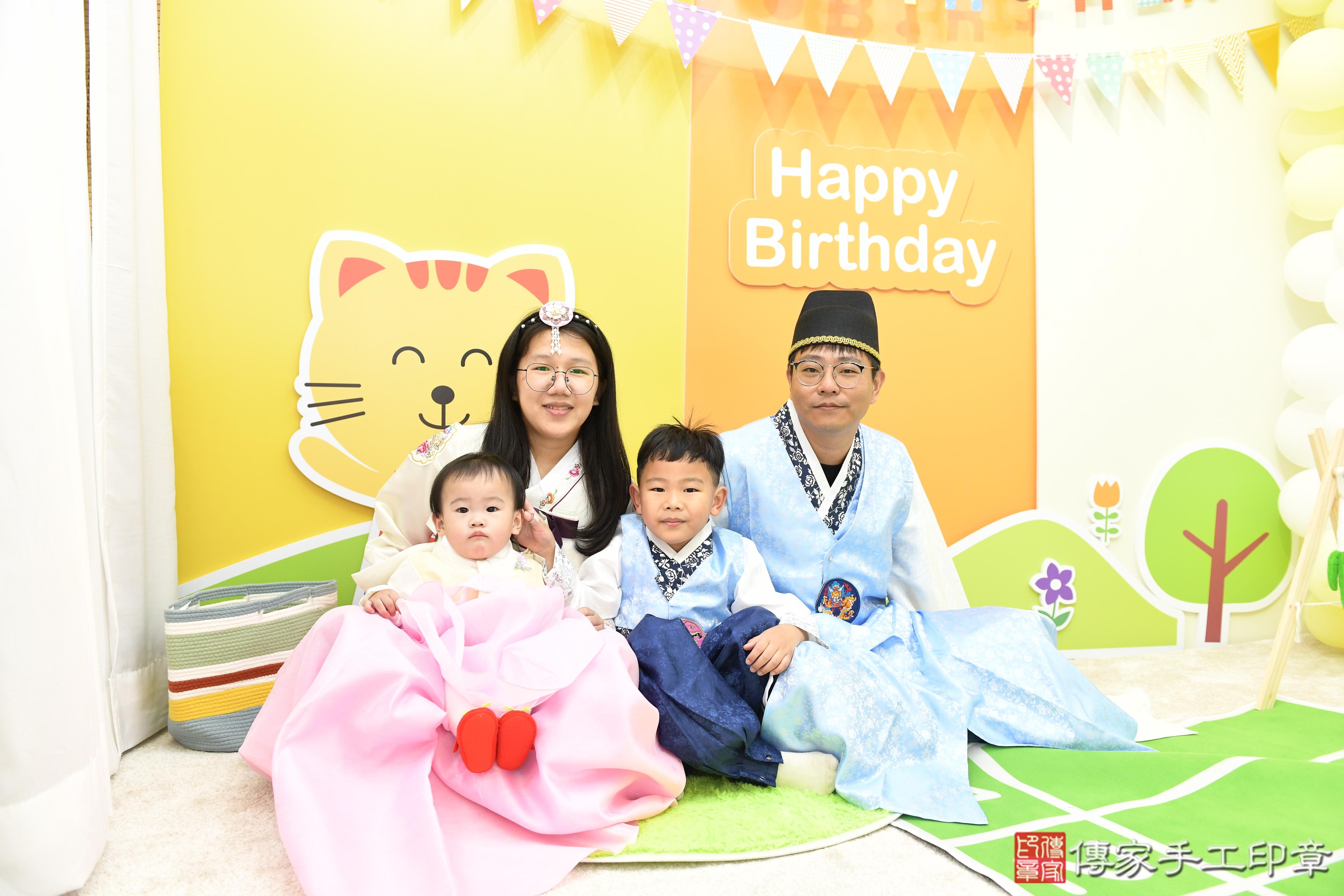 傳家手工印章台南店、抓周、度脺、美式風會場、傳家嬰兒古禮、吉祥話、抓周道具物品24種、拍照。抓周證書。寶寶抓周、滿周歲、生日快樂、祝福