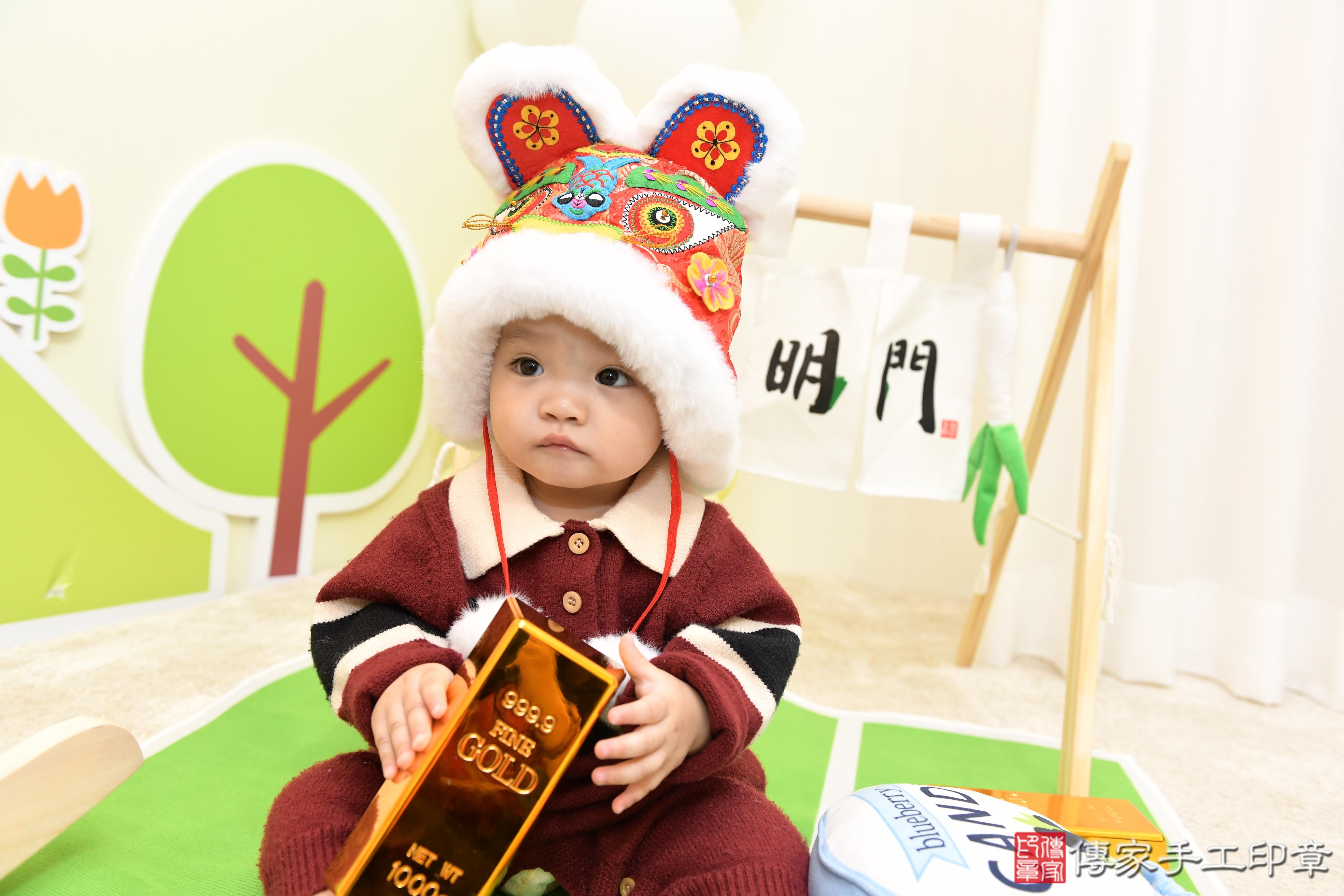 傳家手工印章台南店、抓周、度脺、美式風會場、傳家嬰兒古禮、吉祥話、抓周道具物品24種、拍照。抓周證書。寶寶抓周、滿周歲、生日快樂、祝福