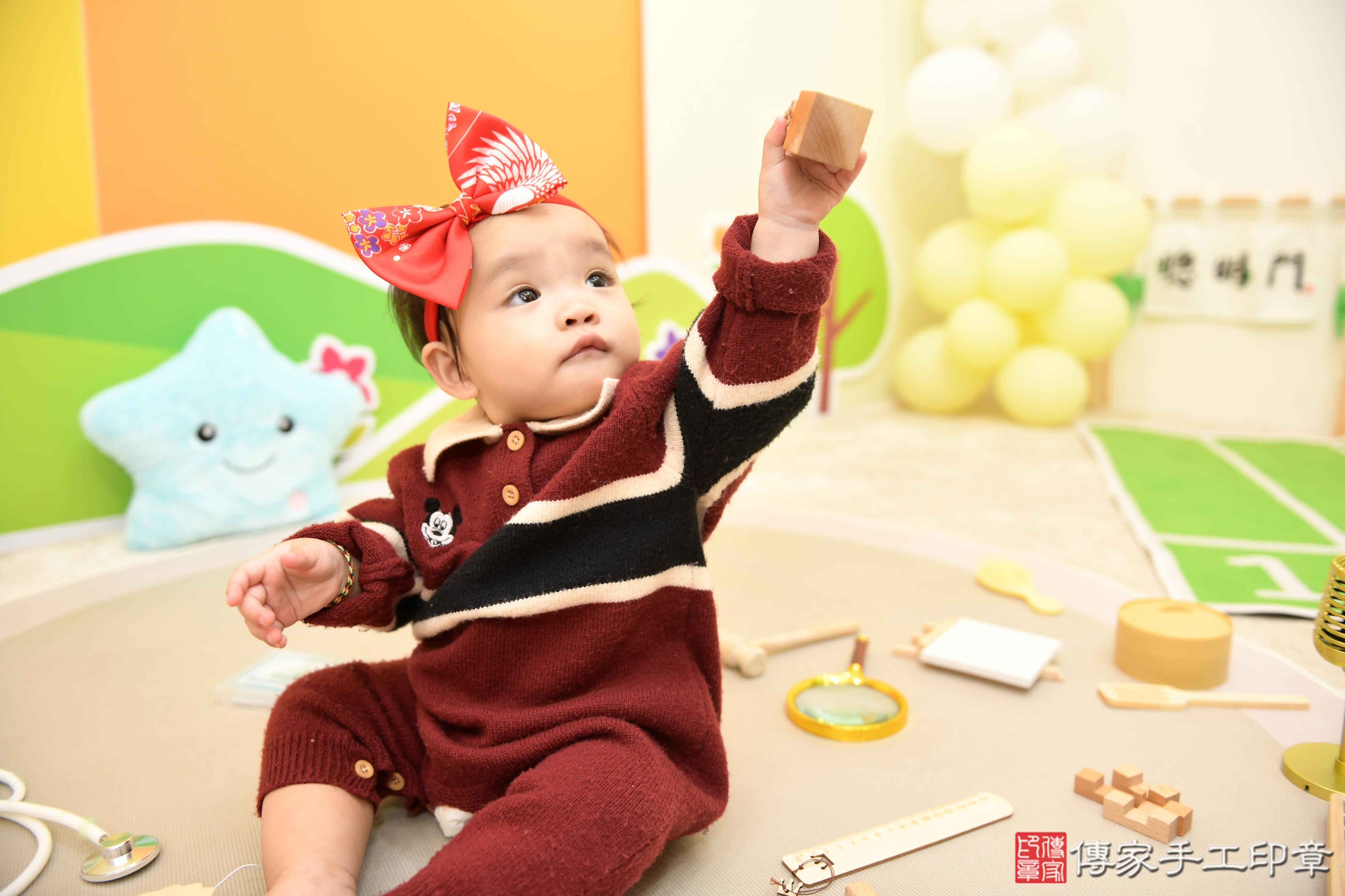 傳家手工印章台南店、抓周、度脺、美式風會場、傳家嬰兒古禮、吉祥話、抓周道具物品24種、拍照。抓周證書。寶寶抓周、滿周歲、生日快樂、祝福