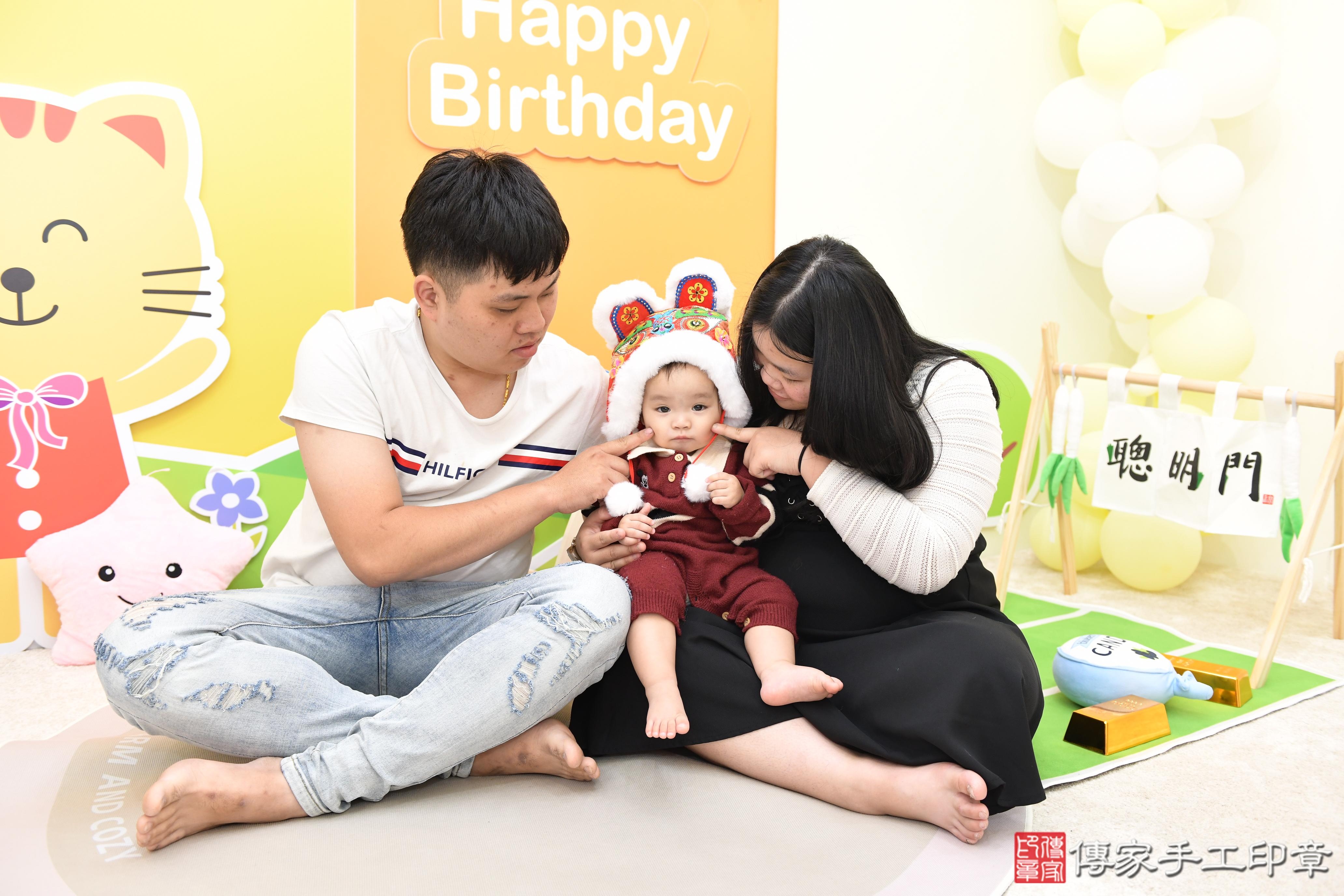 傳家手工印章台南店、抓周、度脺、美式風會場、傳家嬰兒古禮、吉祥話、抓周道具物品24種、拍照。抓周證書。寶寶抓周、滿周歲、生日快樂、祝福