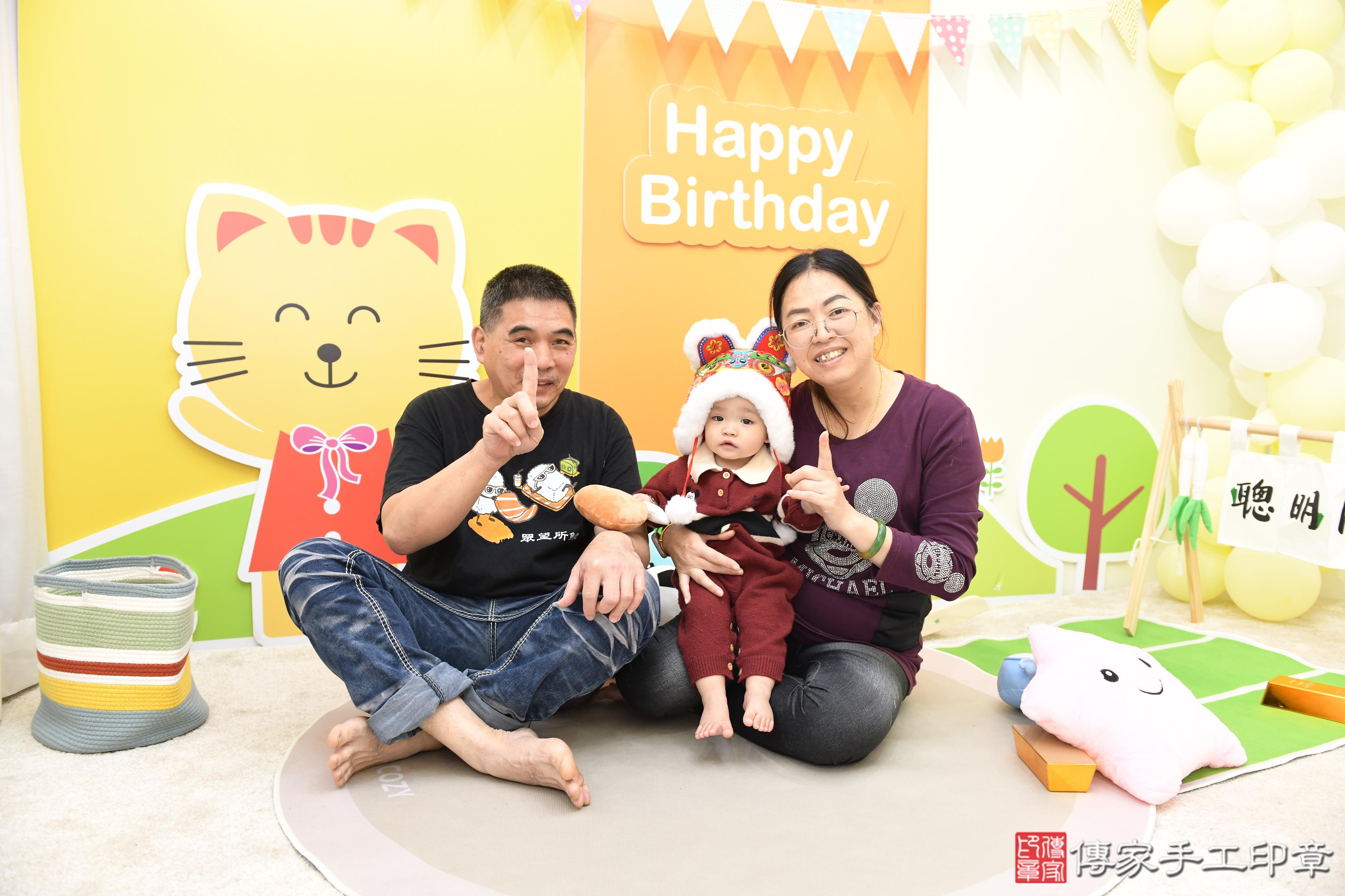 傳家手工印章台南店、抓周、度脺、美式風會場、傳家嬰兒古禮、吉祥話、抓周道具物品24種、拍照。抓周證書。寶寶抓周、滿周歲、生日快樂、祝福