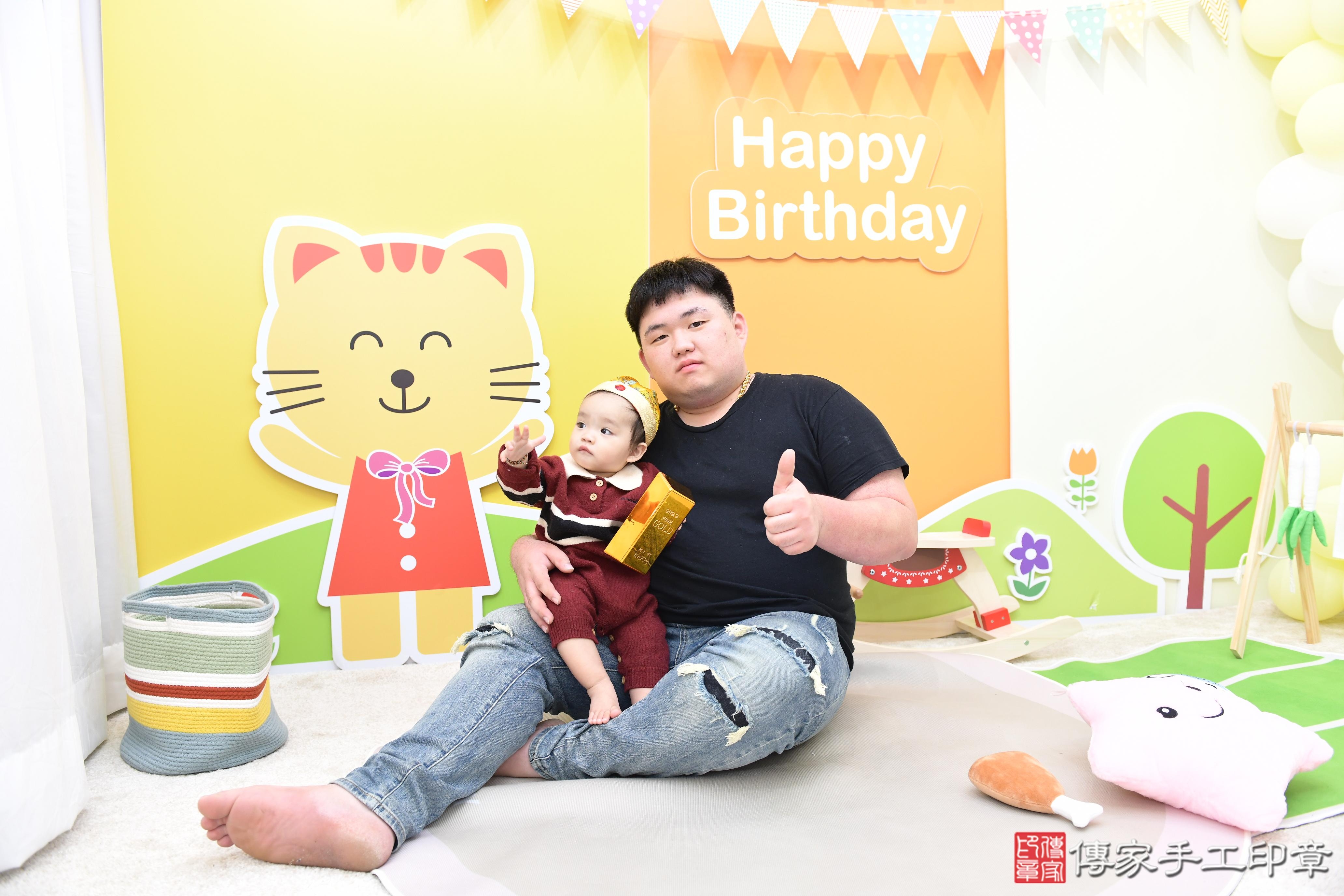 傳家手工印章台南店、抓周、度脺、美式風會場、傳家嬰兒古禮、吉祥話、抓周道具物品24種、拍照。抓周證書。寶寶抓周、滿周歲、生日快樂、祝福