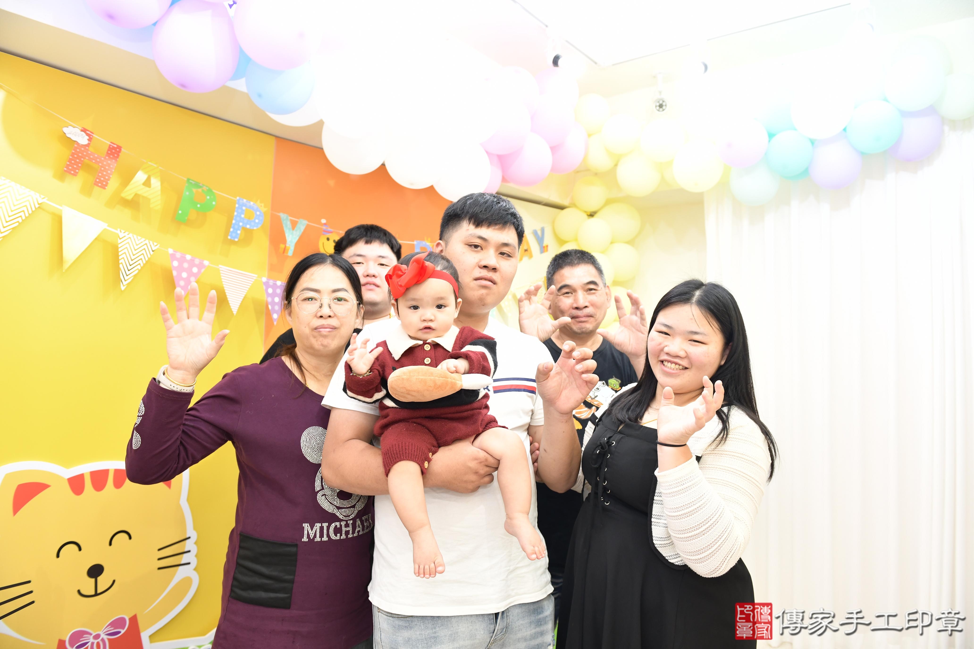 傳家手工印章台南店、抓周、度脺、美式風會場、傳家嬰兒古禮、吉祥話、抓周道具物品24種、拍照。抓周證書。寶寶抓周、滿周歲、生日快樂、祝福