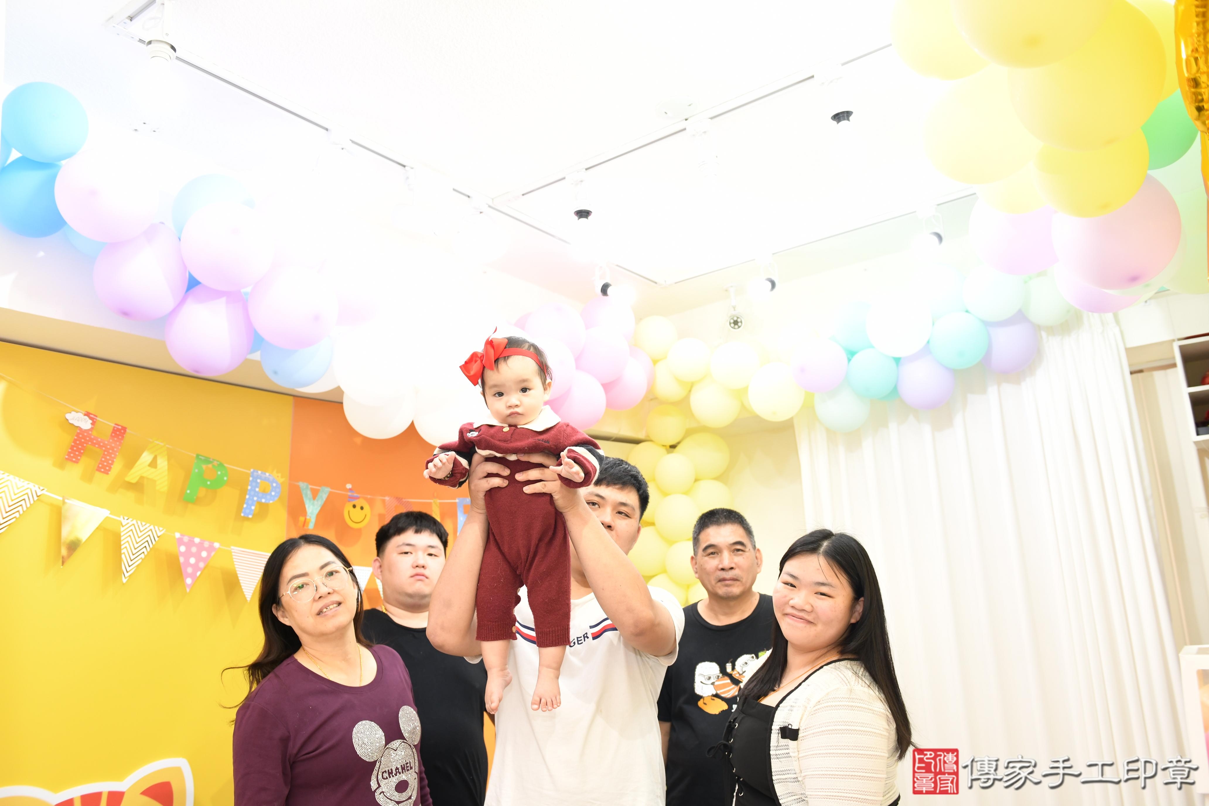 傳家手工印章台南店、抓周、度脺、美式風會場、傳家嬰兒古禮、吉祥話、抓周道具物品24種、拍照。抓周證書。寶寶抓周、滿周歲、生日快樂、祝福