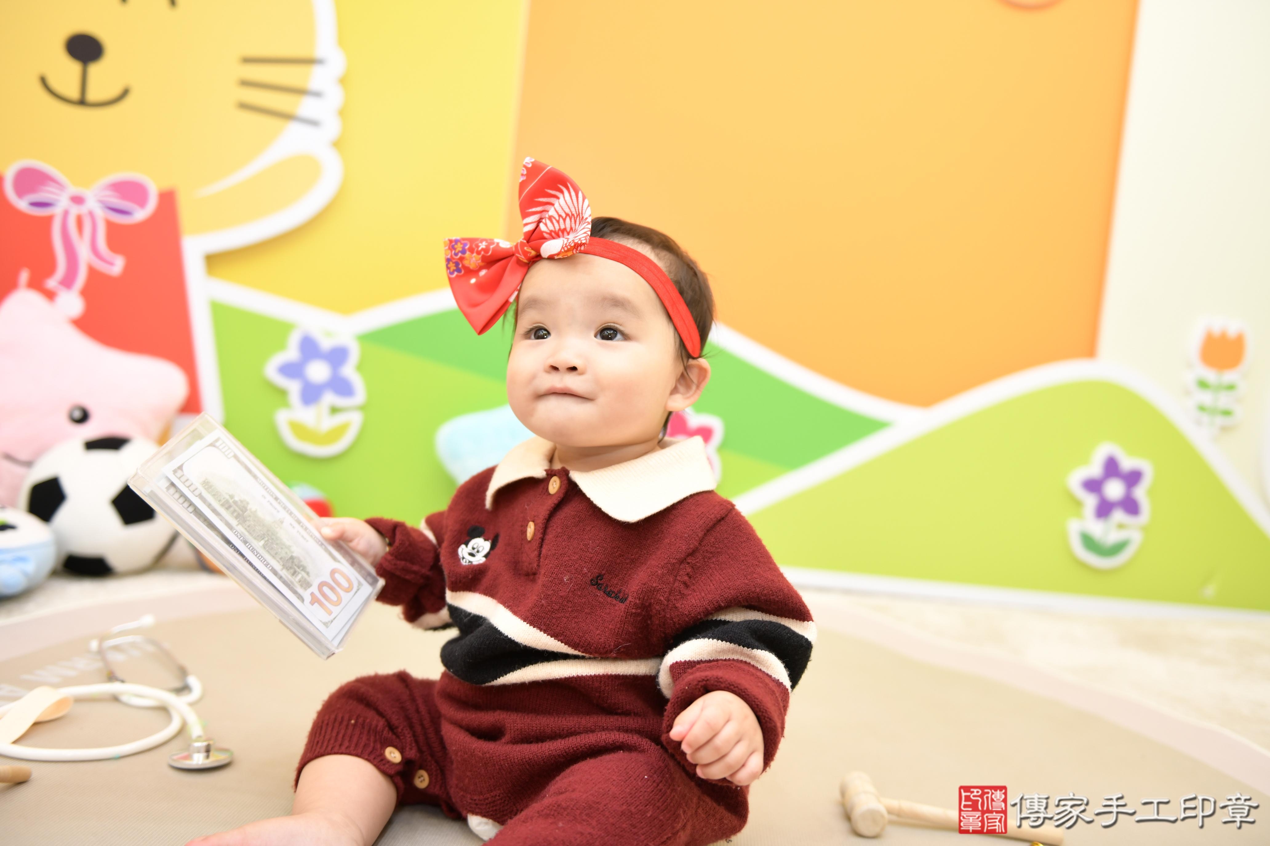 傳家手工印章台南店、抓周、度脺、美式風會場、傳家嬰兒古禮、吉祥話、抓周道具物品24種、拍照。抓周證書。寶寶抓周、滿周歲、生日快樂、祝福