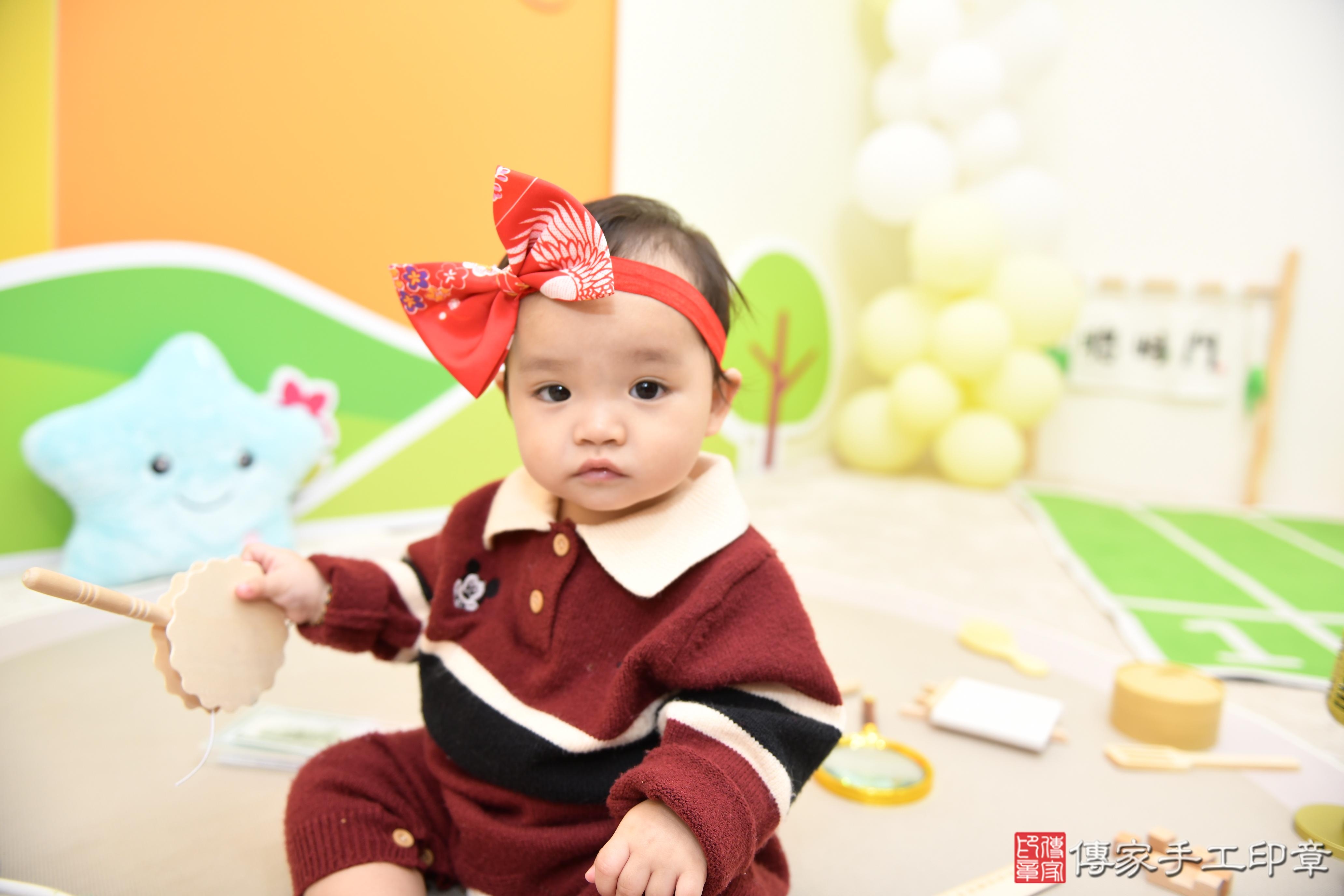 傳家手工印章台南店、抓周、度脺、美式風會場、傳家嬰兒古禮、吉祥話、抓周道具物品24種、拍照。抓周證書。寶寶抓周、滿周歲、生日快樂、祝福