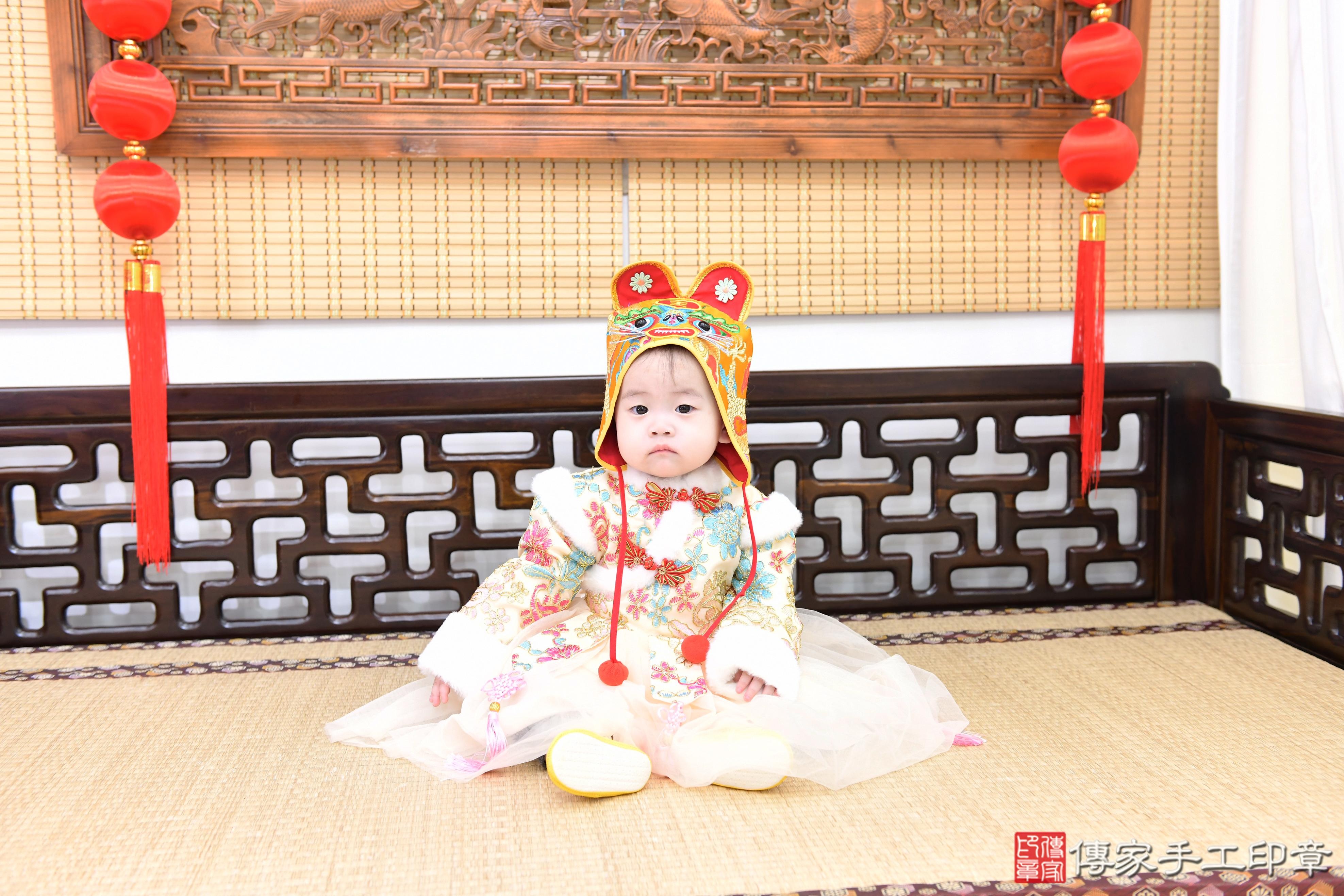 傳家手工印章高雄店、抓周、度脺、美式風會場、傳家嬰兒古禮、吉祥話、抓周道具物品24種、拍照。抓周證書。寶寶抓周、滿周歲、生日快樂、祝福 傳家手工印章高雄店、抓周、度脺、美式風會場、傳家嬰兒古禮、吉祥話、抓周道具物品24種、拍照。抓周證書。寶寶抓周、滿周歲、生日快樂、祝福