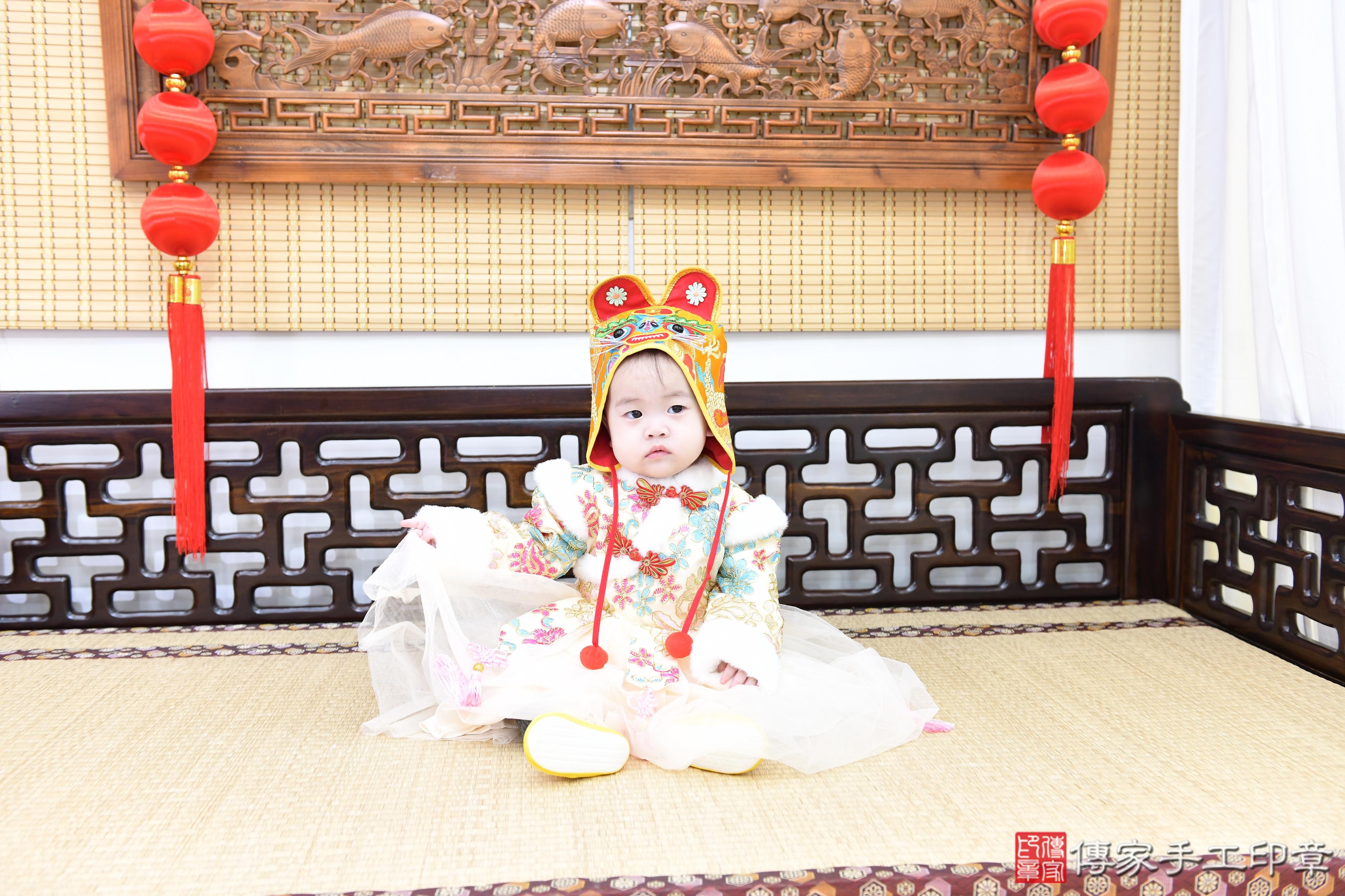 傳家手工印章高雄店、抓周、度脺、美式風會場、傳家嬰兒古禮、吉祥話、抓周道具物品24種、拍照。抓周證書。寶寶抓周、滿周歲、生日快樂、祝福 傳家手工印章高雄店、抓周、度脺、美式風會場、傳家嬰兒古禮、吉祥話、抓周道具物品24種、拍照。抓周證書。寶寶抓周、滿周歲、生日快樂、祝福