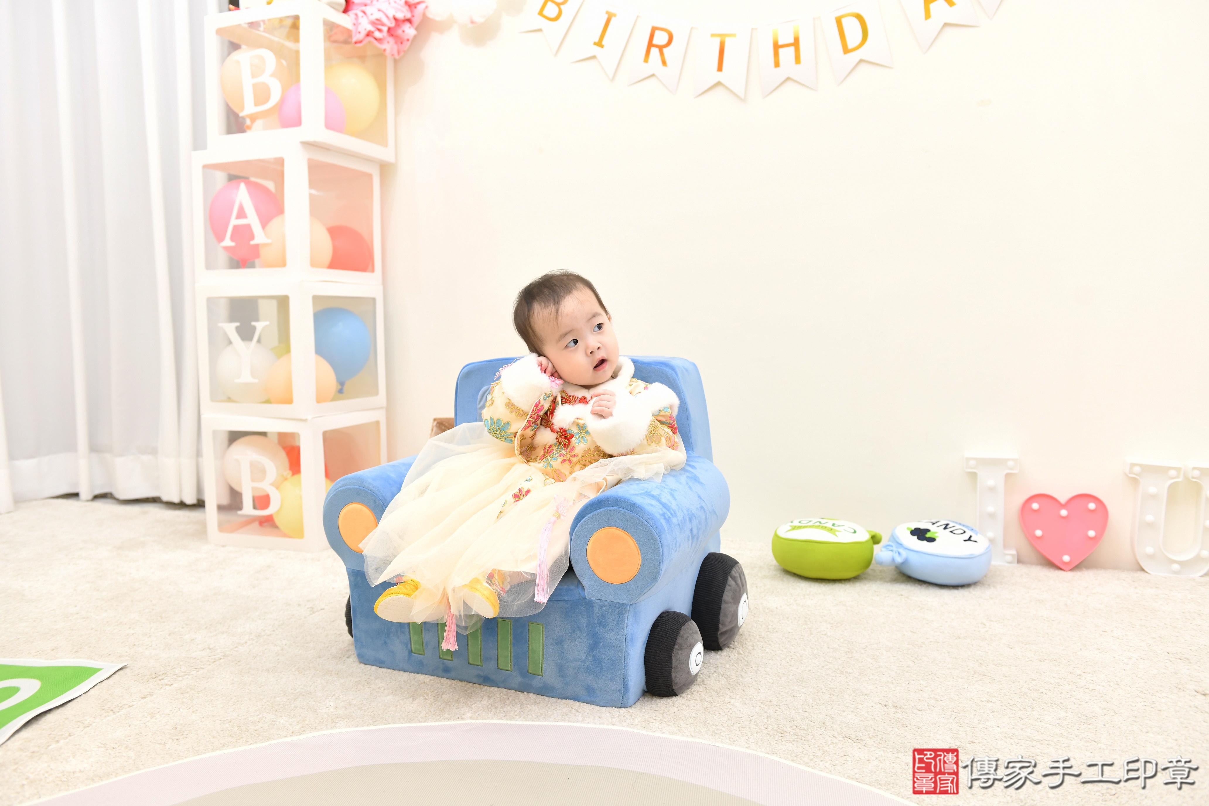 傳家手工印章高雄店、抓周、度脺、美式風會場、傳家嬰兒古禮、吉祥話、抓周道具物品24種、拍照。抓周證書。寶寶抓周、滿周歲、生日快樂、祝福 傳家手工印章高雄店、抓周、度脺、美式風會場、傳家嬰兒古禮、吉祥話、抓周道具物品24種、拍照。抓周證書。寶寶抓周、滿周歲、生日快樂、祝福