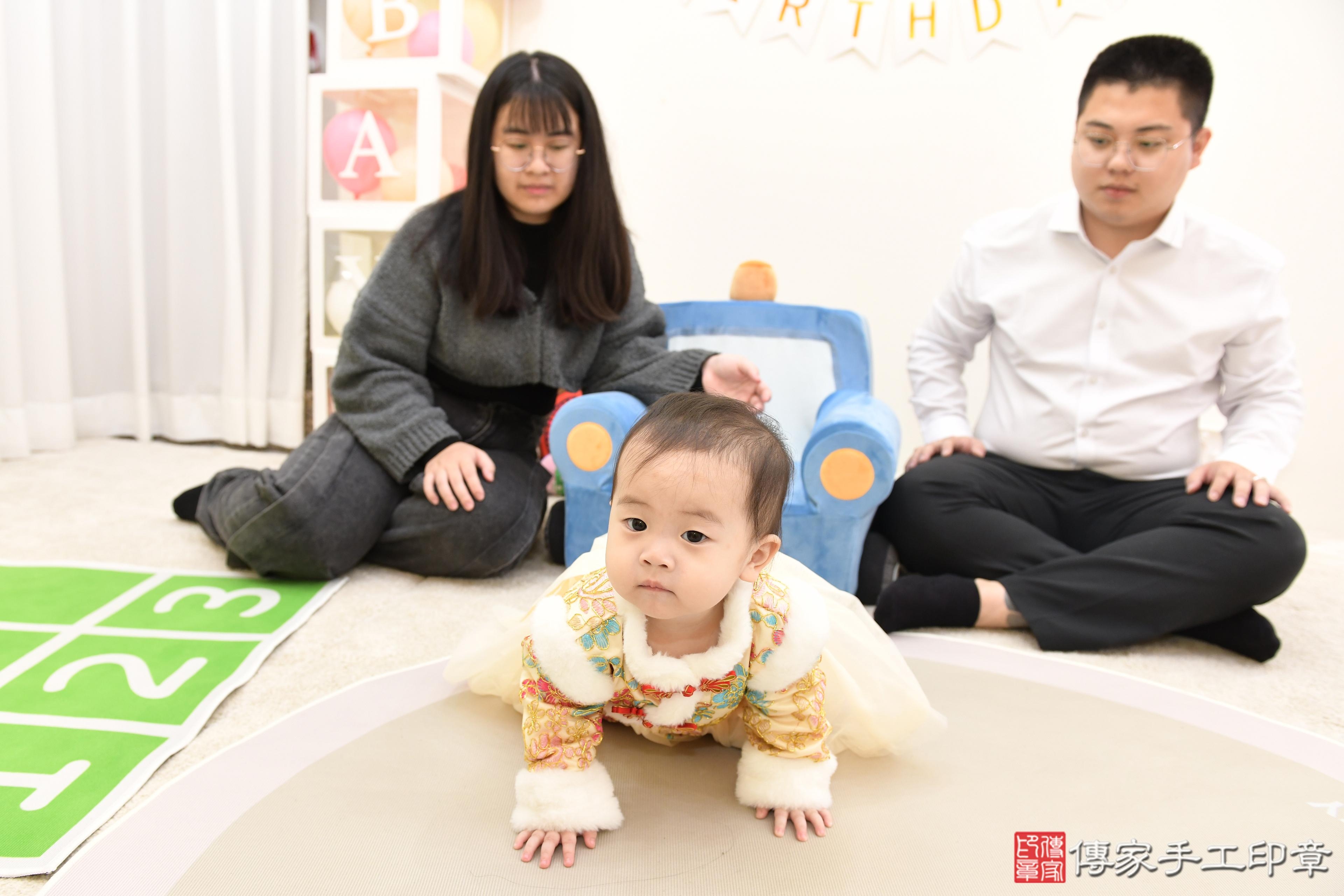 傳家手工印章高雄店、抓周、度脺、美式風會場、傳家嬰兒古禮、吉祥話、抓周道具物品24種、拍照。抓周證書。寶寶抓周、滿周歲、生日快樂、祝福 傳家手工印章高雄店、抓周、度脺、美式風會場、傳家嬰兒古禮、吉祥話、抓周道具物品24種、拍照。抓周證書。寶寶抓周、滿周歲、生日快樂、祝福