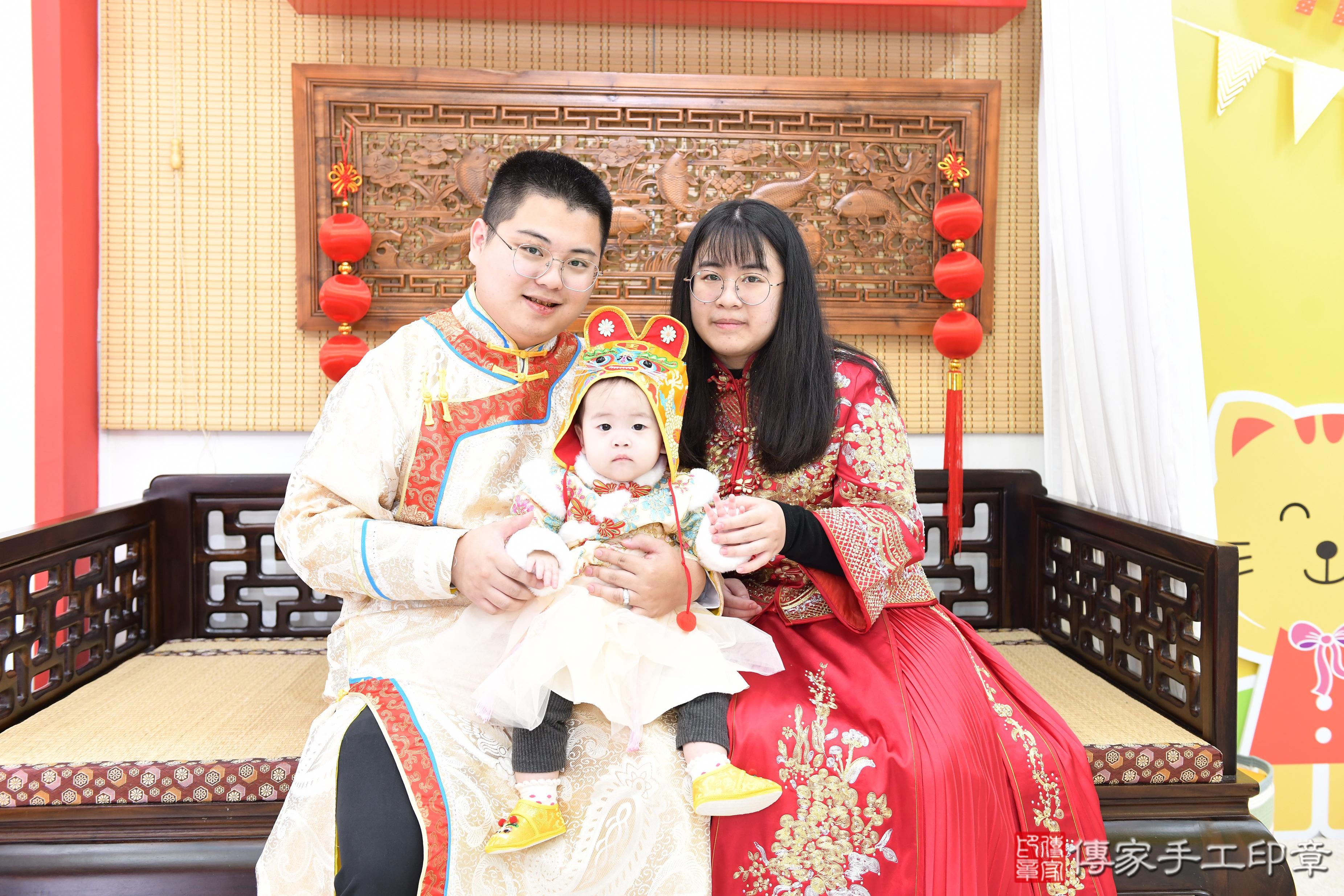 傳家手工印章高雄店、抓周、度脺、美式風會場、傳家嬰兒古禮、吉祥話、抓周道具物品24種、拍照。抓周證書。寶寶抓周、滿周歲、生日快樂、祝福 傳家手工印章高雄店、抓周、度脺、美式風會場、傳家嬰兒古禮、吉祥話、抓周道具物品24種、拍照。抓周證書。寶寶抓周、滿周歲、生日快樂、祝福