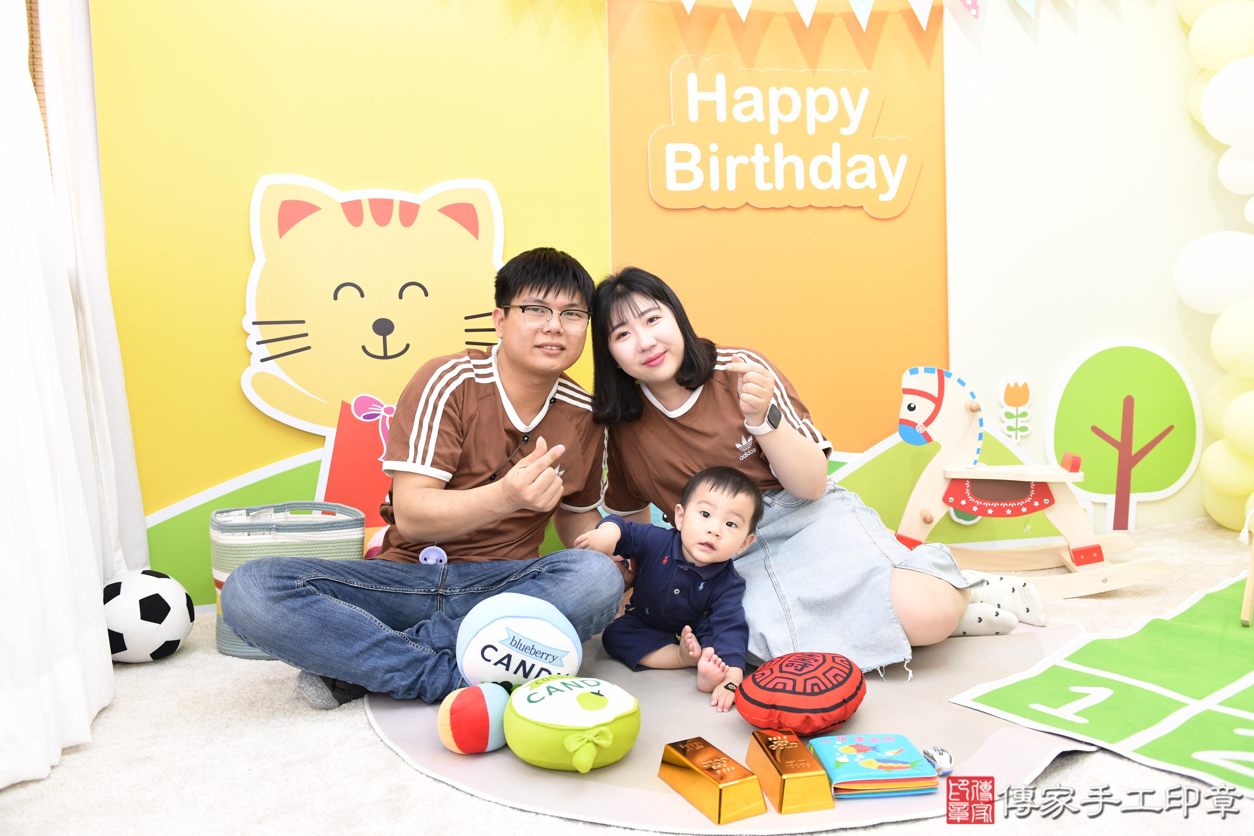 傳家手工印章台南店、抓周、度脺、美式風會場、傳家嬰兒古禮、吉祥話、抓周道具物品24種、拍照。抓周證書。寶寶抓周、滿周歲、生日快樂、祝福