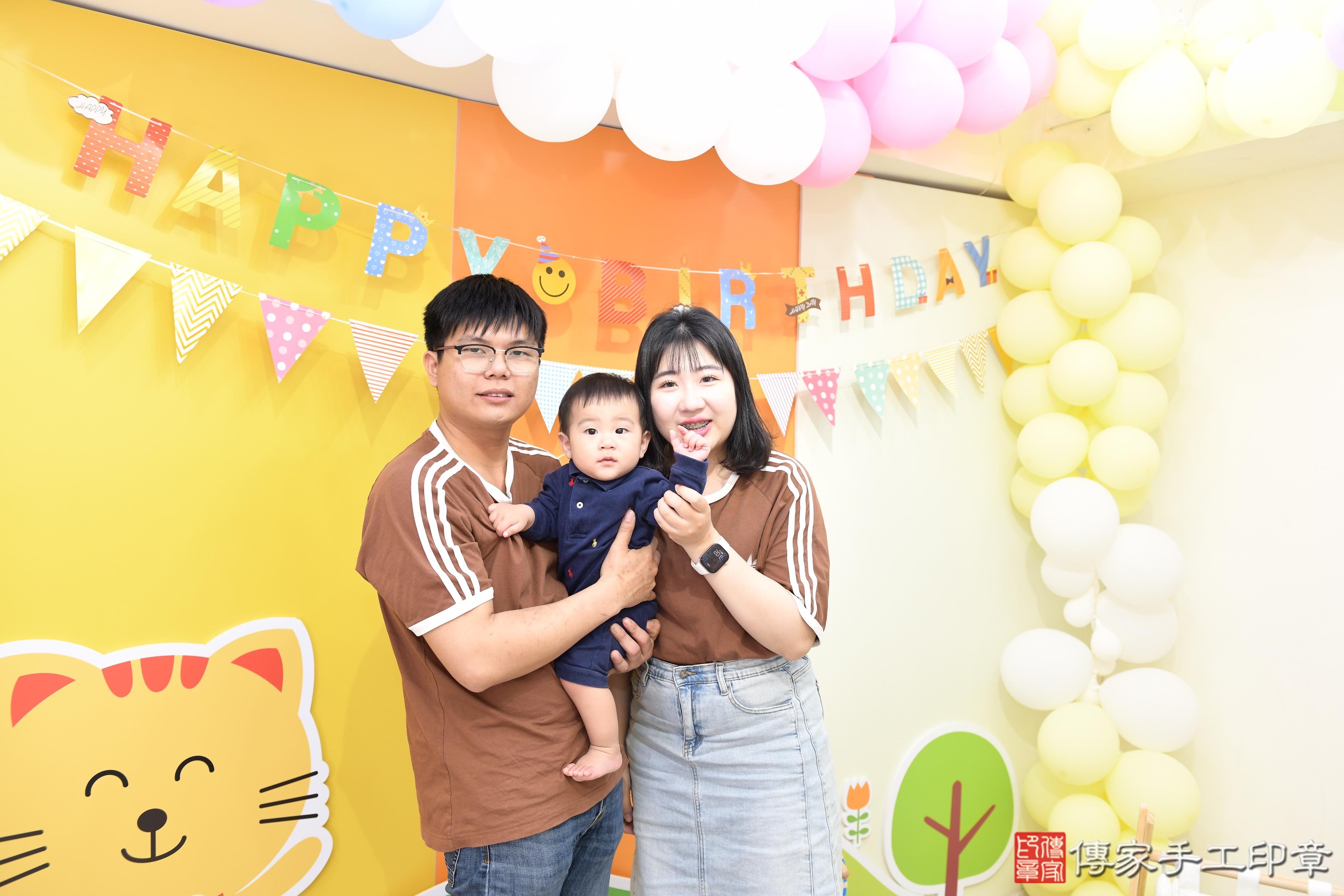 傳家手工印章台南店、抓周、度脺、美式風會場、傳家嬰兒古禮、吉祥話、抓周道具物品24種、拍照。抓周證書。寶寶抓周、滿周歲、生日快樂、祝福