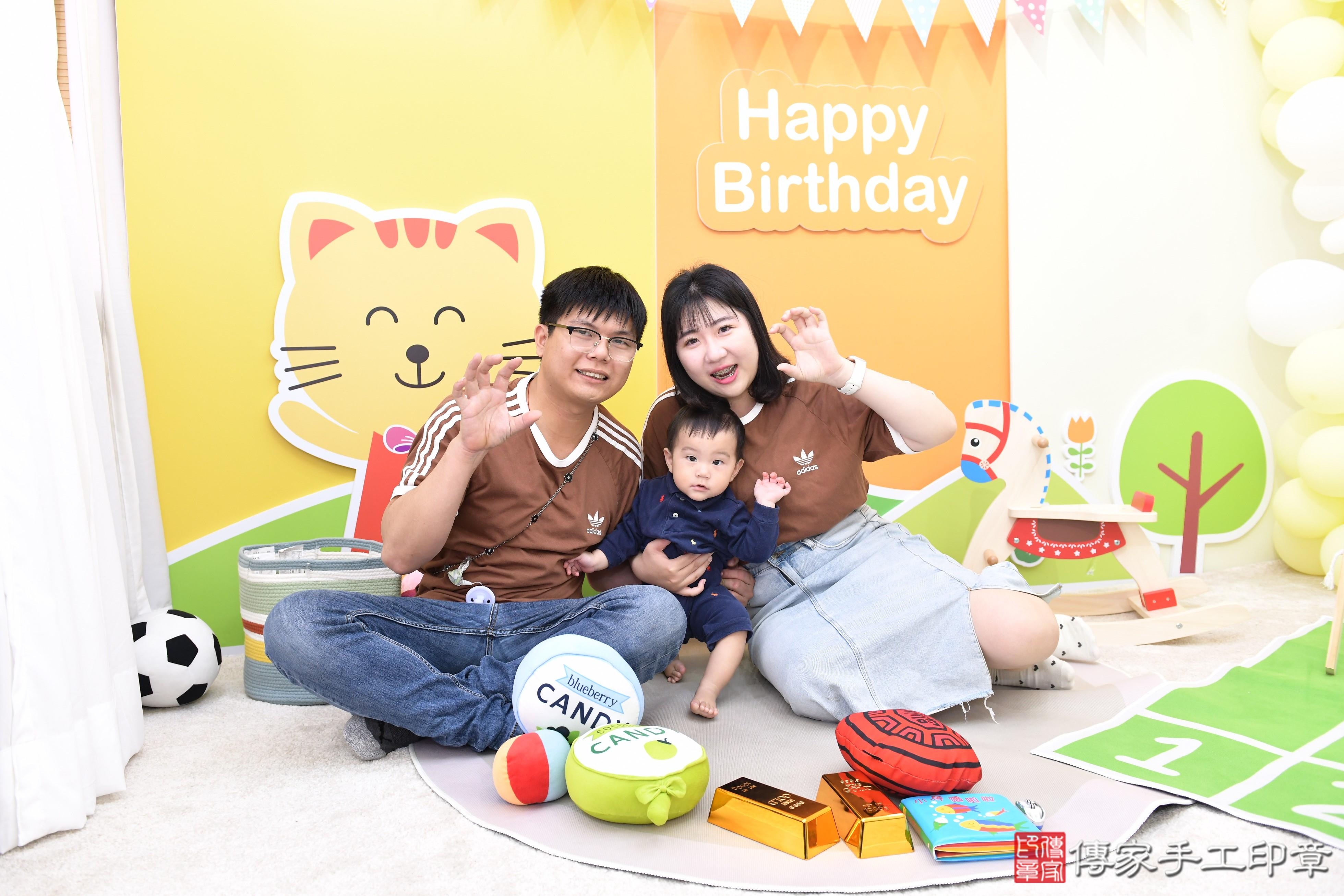 傳家手工印章台南店、抓周、度脺、美式風會場、傳家嬰兒古禮、吉祥話、抓周道具物品24種、拍照。抓周證書。寶寶抓周、滿周歲、生日快樂、祝福