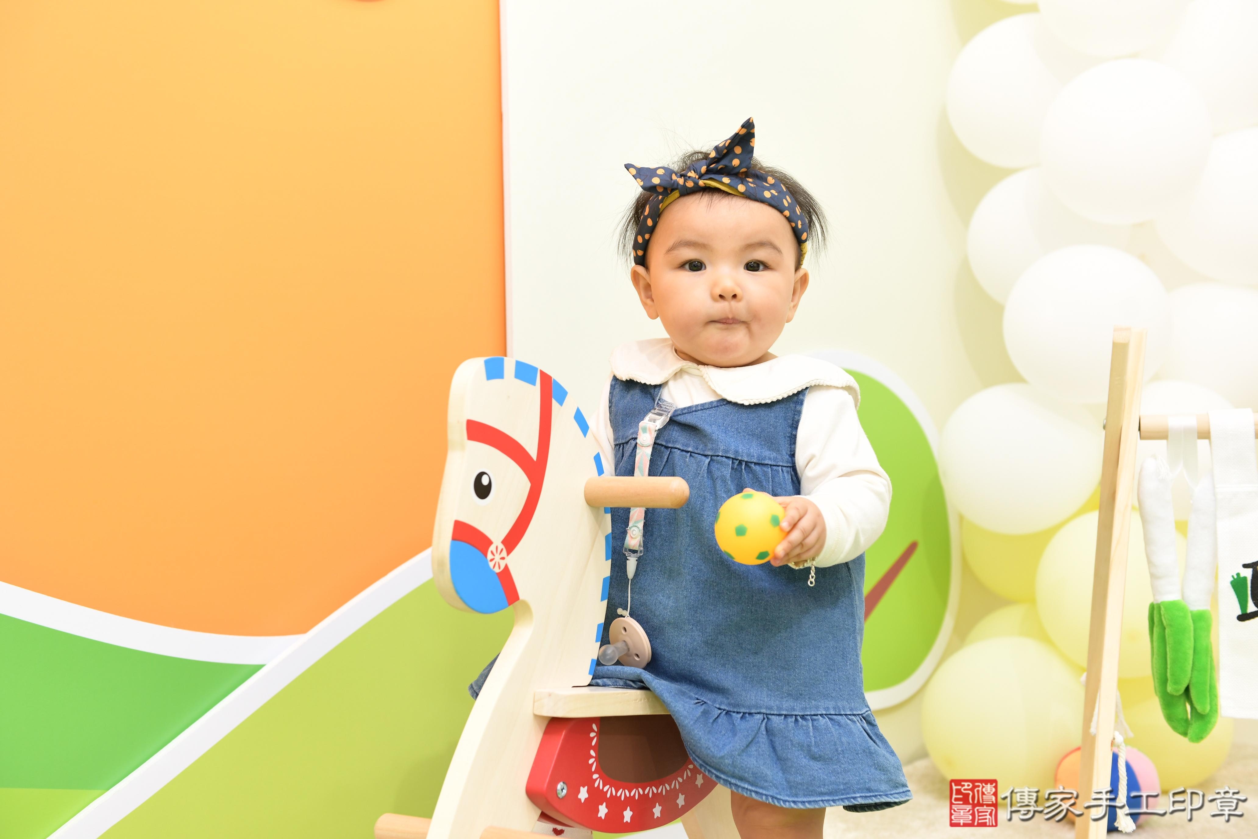 傳家手工印章高雄店、抓周、度脺、美式風會場、傳家嬰兒古禮、吉祥話、抓周道具物品24種、拍照。抓周證書。寶寶抓周、滿周歲、生日快樂、祝福