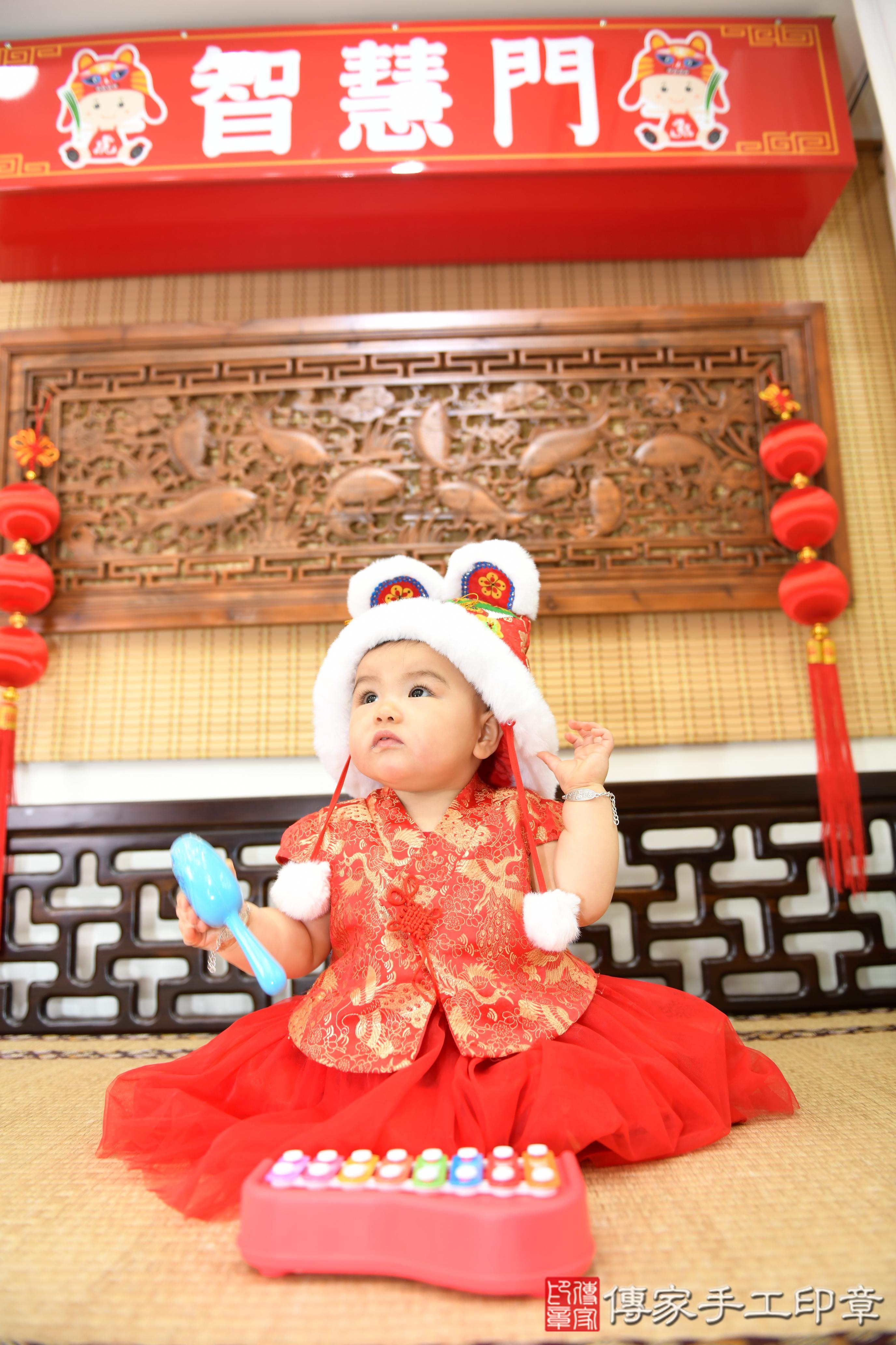 傳家手工印章高雄店、抓周、度脺、美式風會場、傳家嬰兒古禮、吉祥話、抓周道具物品24種、拍照。抓周證書。寶寶抓周、滿周歲、生日快樂、祝福