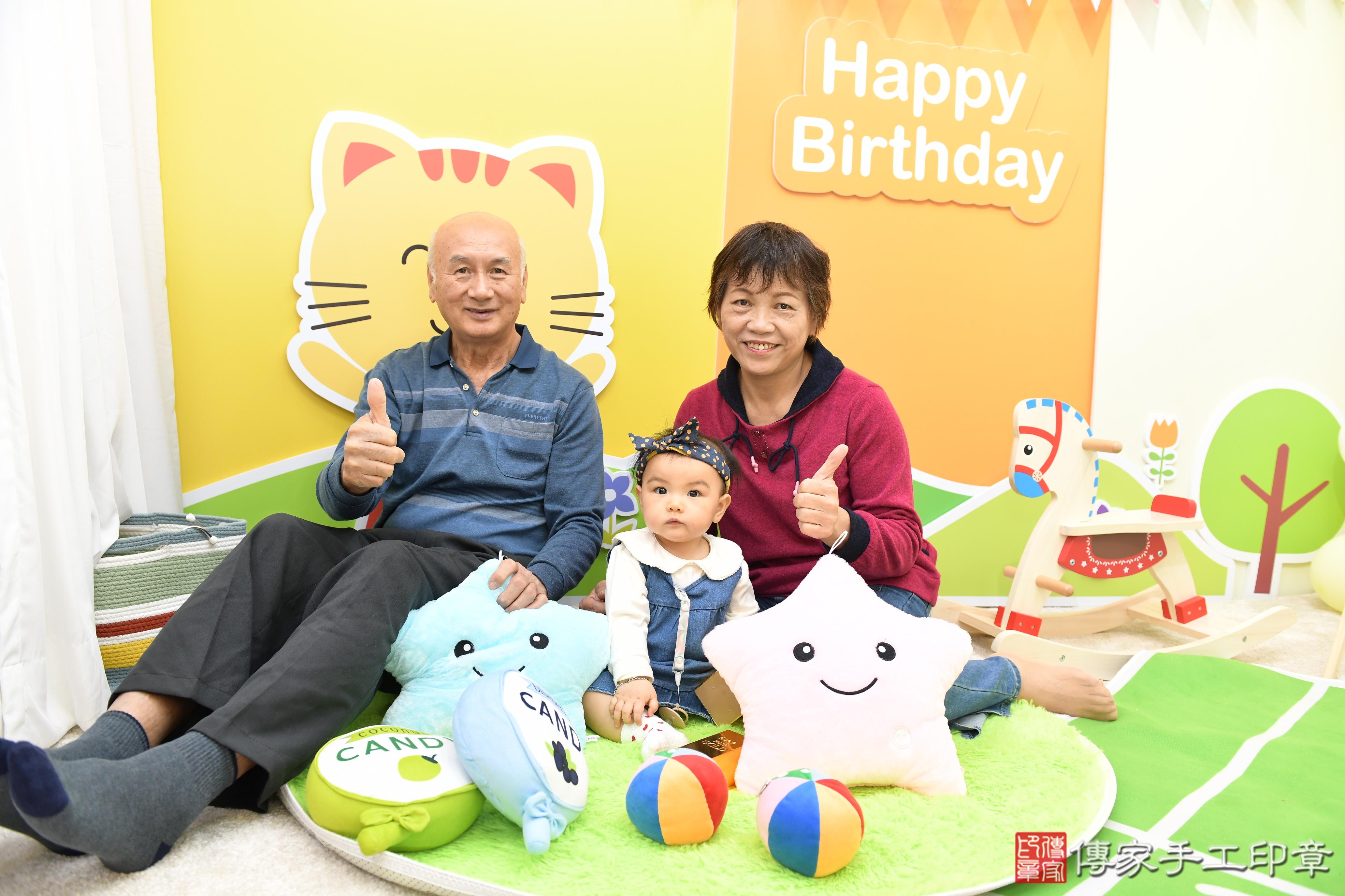 傳家手工印章高雄店、抓周、度脺、美式風會場、傳家嬰兒古禮、吉祥話、抓周道具物品24種、拍照。抓周證書。寶寶抓周、滿周歲、生日快樂、祝福