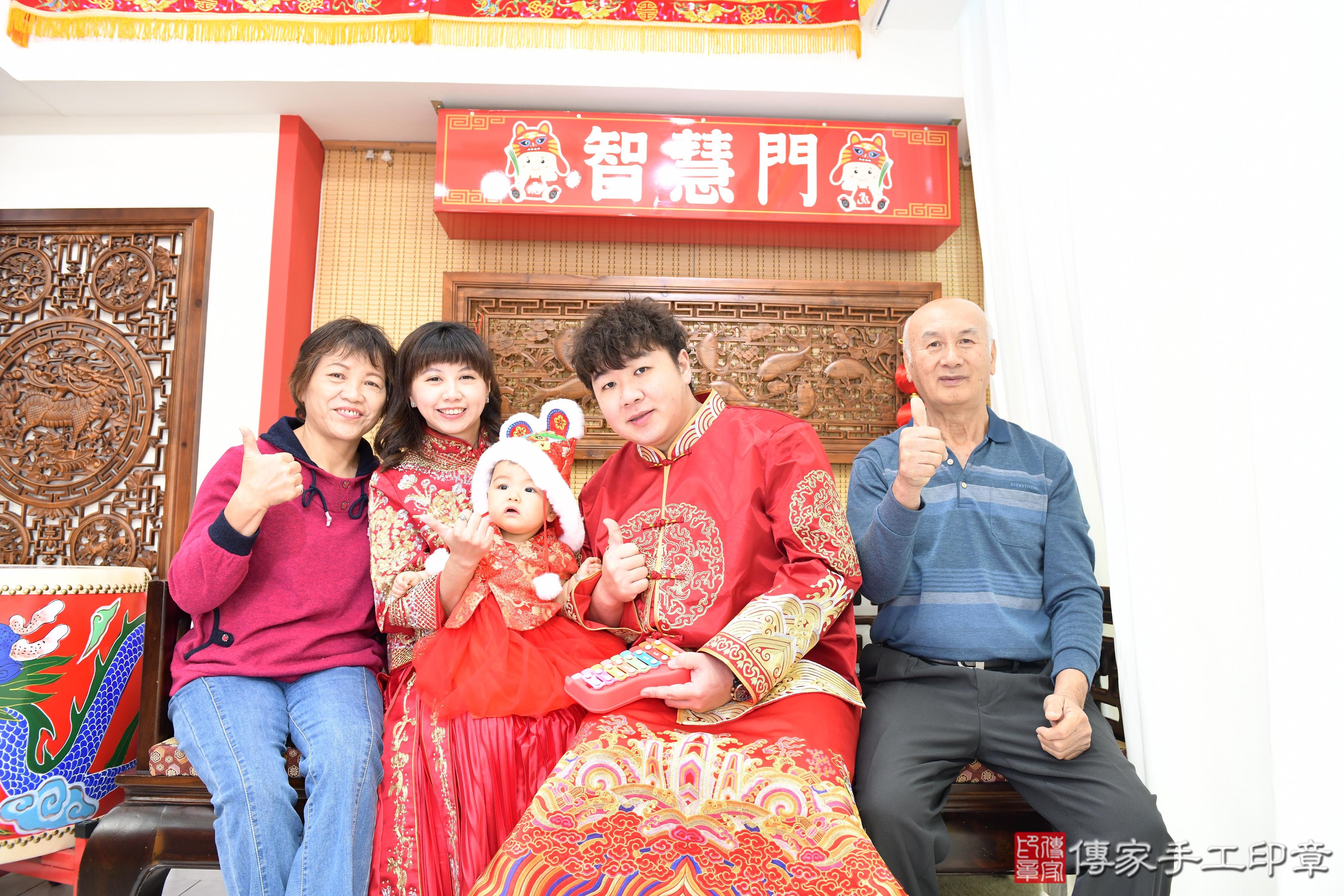 傳家手工印章高雄店、抓周、度脺、美式風會場、傳家嬰兒古禮、吉祥話、抓周道具物品24種、拍照。抓周證書。寶寶抓周、滿周歲、生日快樂、祝福