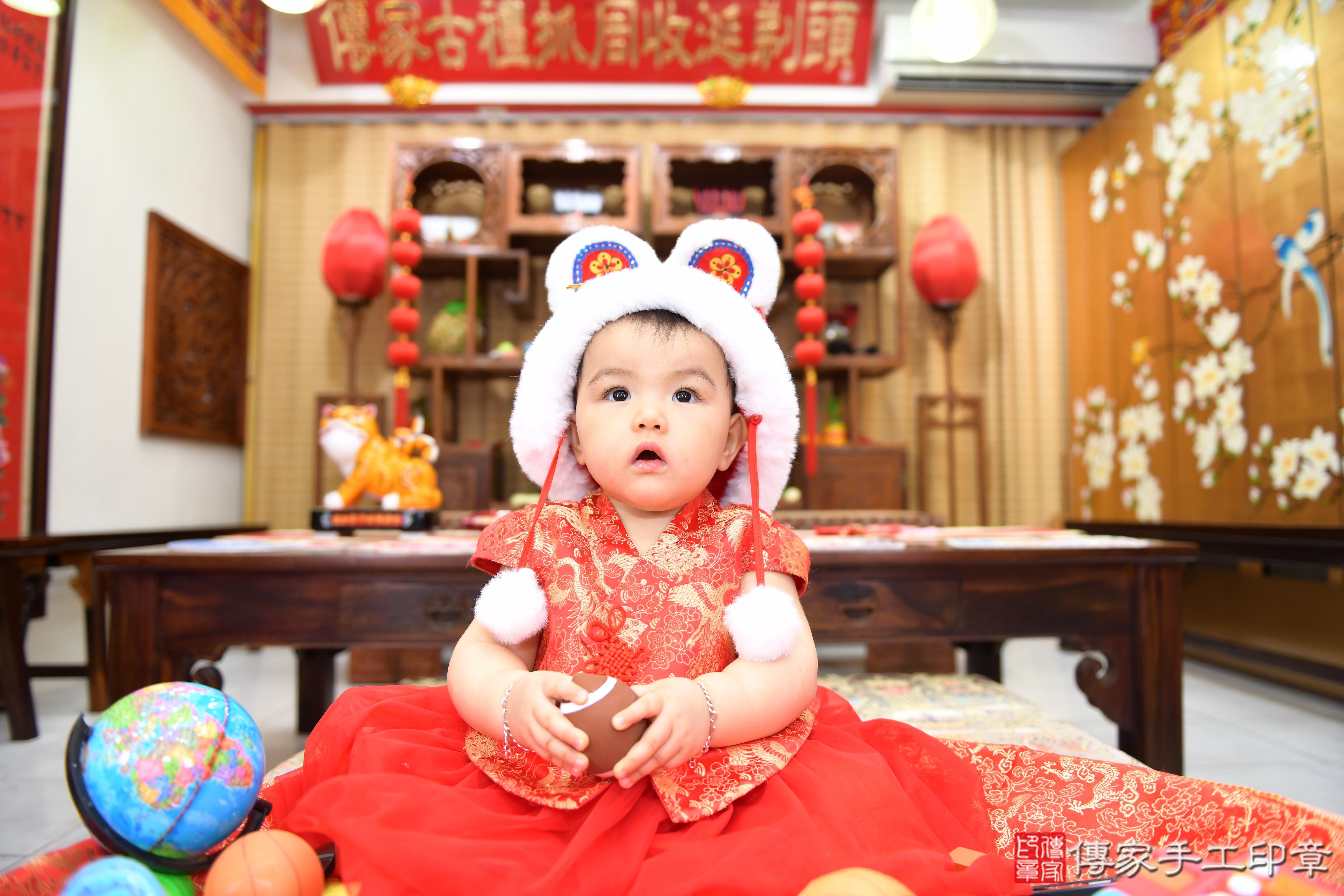 傳家手工印章高雄店、抓周、度脺、美式風會場、傳家嬰兒古禮、吉祥話、抓周道具物品24種、拍照。抓周證書。寶寶抓周、滿周歲、生日快樂、祝福